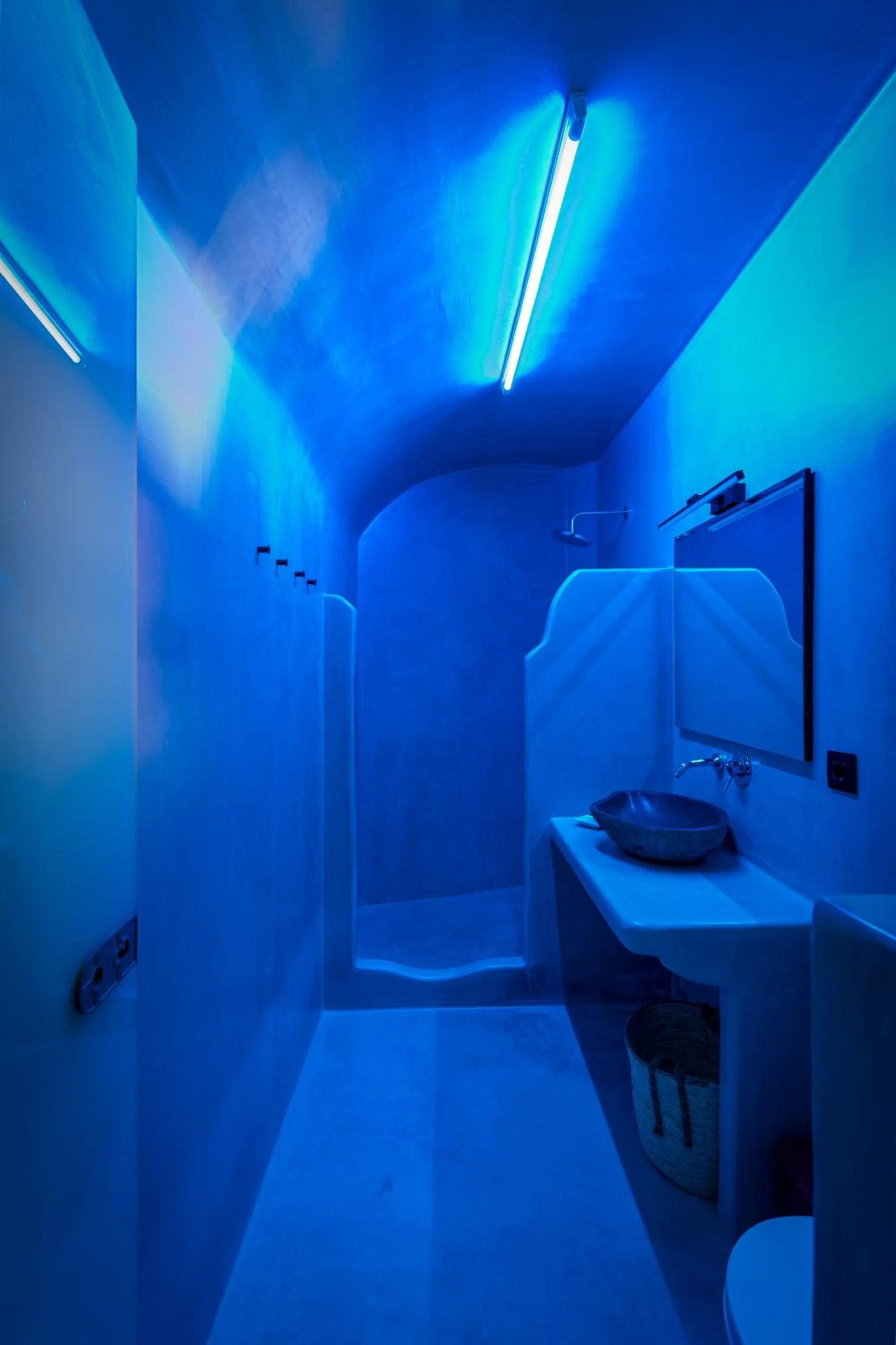 Shower in Canyon Santorini