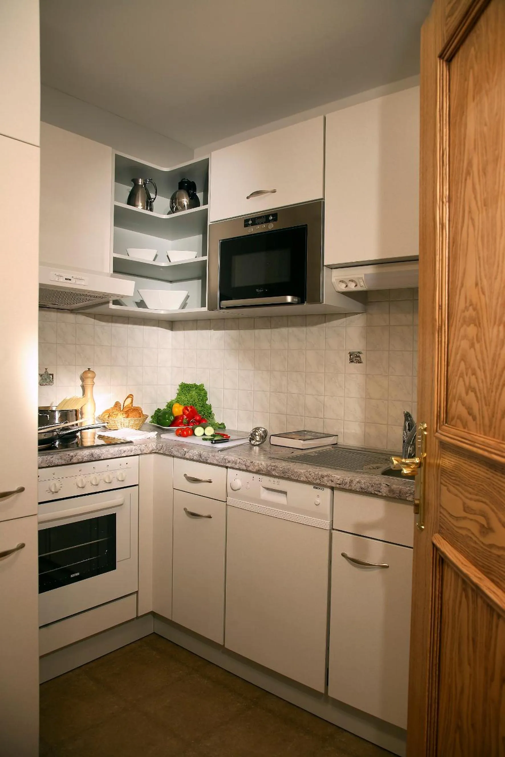 Kitchen or kitchenette in Hotel-Garni Jakober - B&B und Appartements