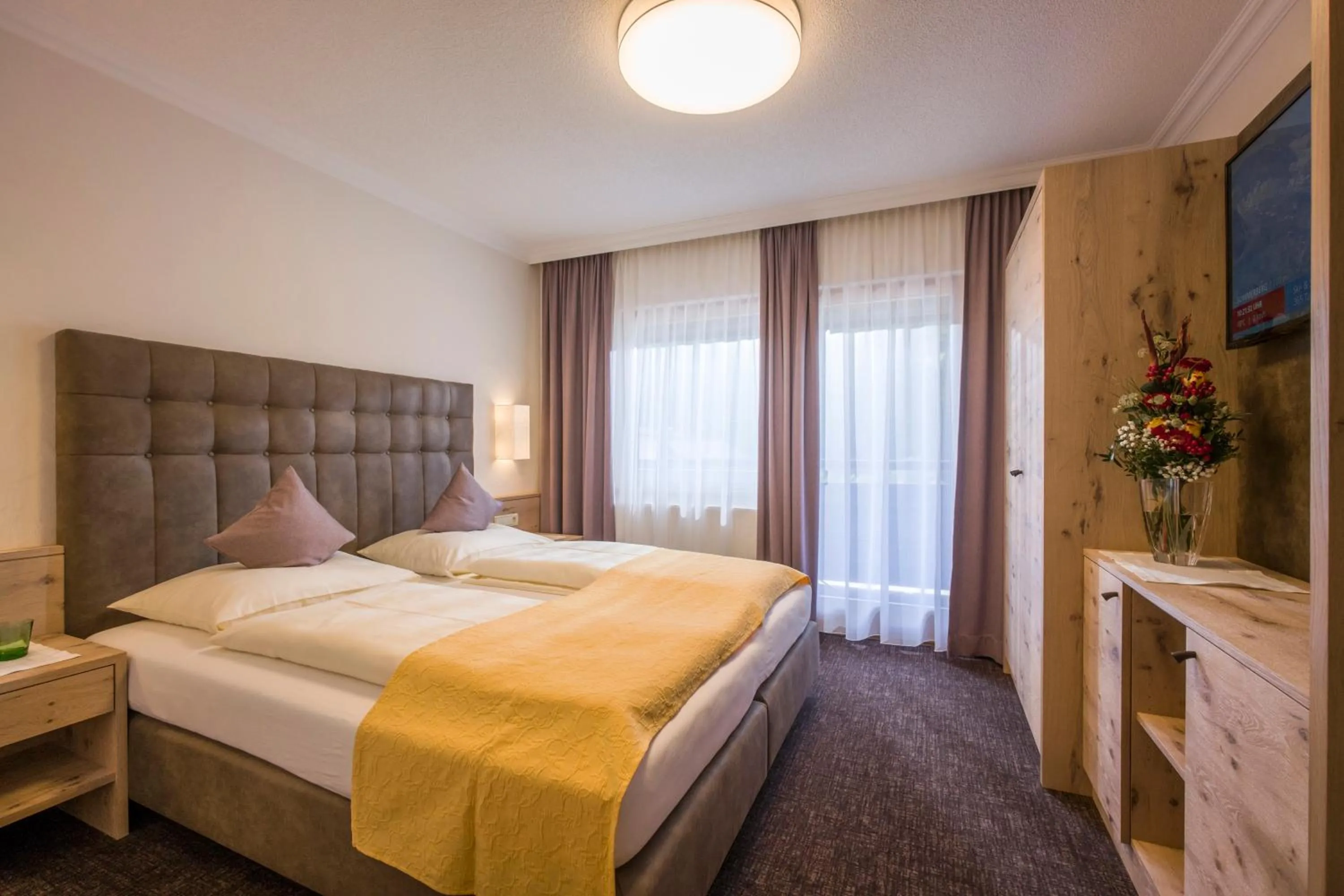 Bed in Hotel-Garni Jakober - B&B und Appartements