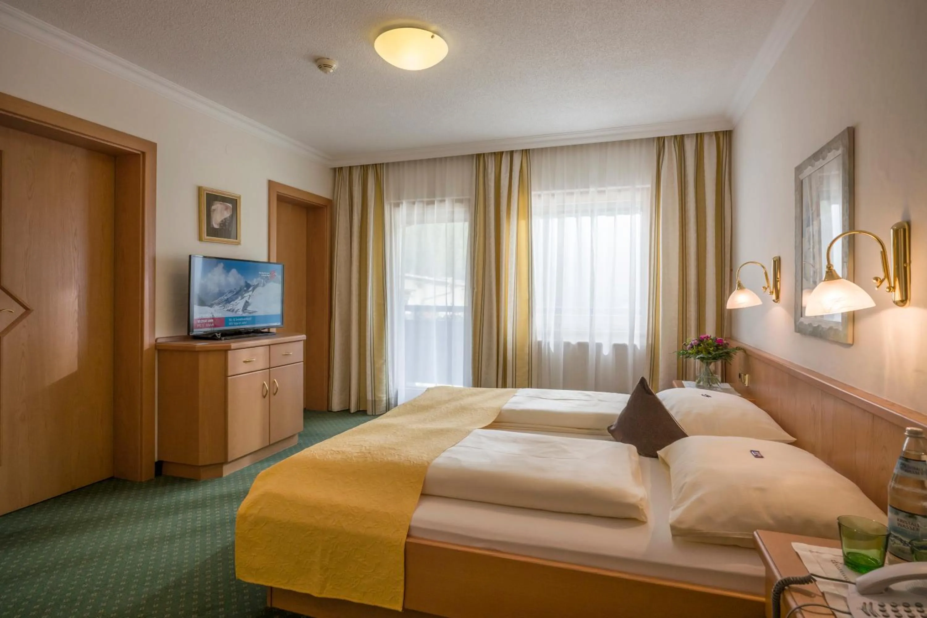 Bed in Hotel-Garni Jakober - B&B und Appartements