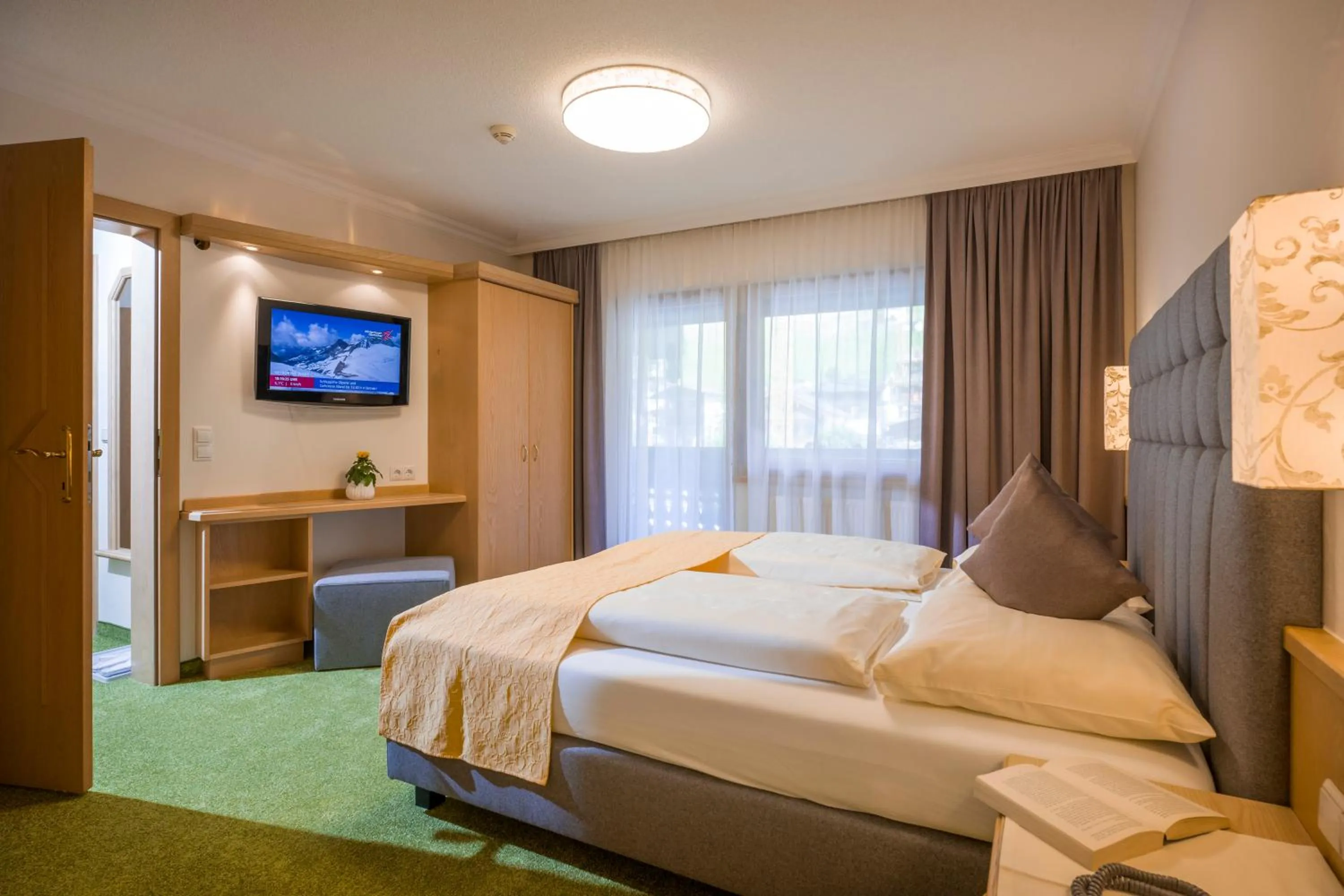 Bed in Hotel-Garni Jakober - B&B und Appartements