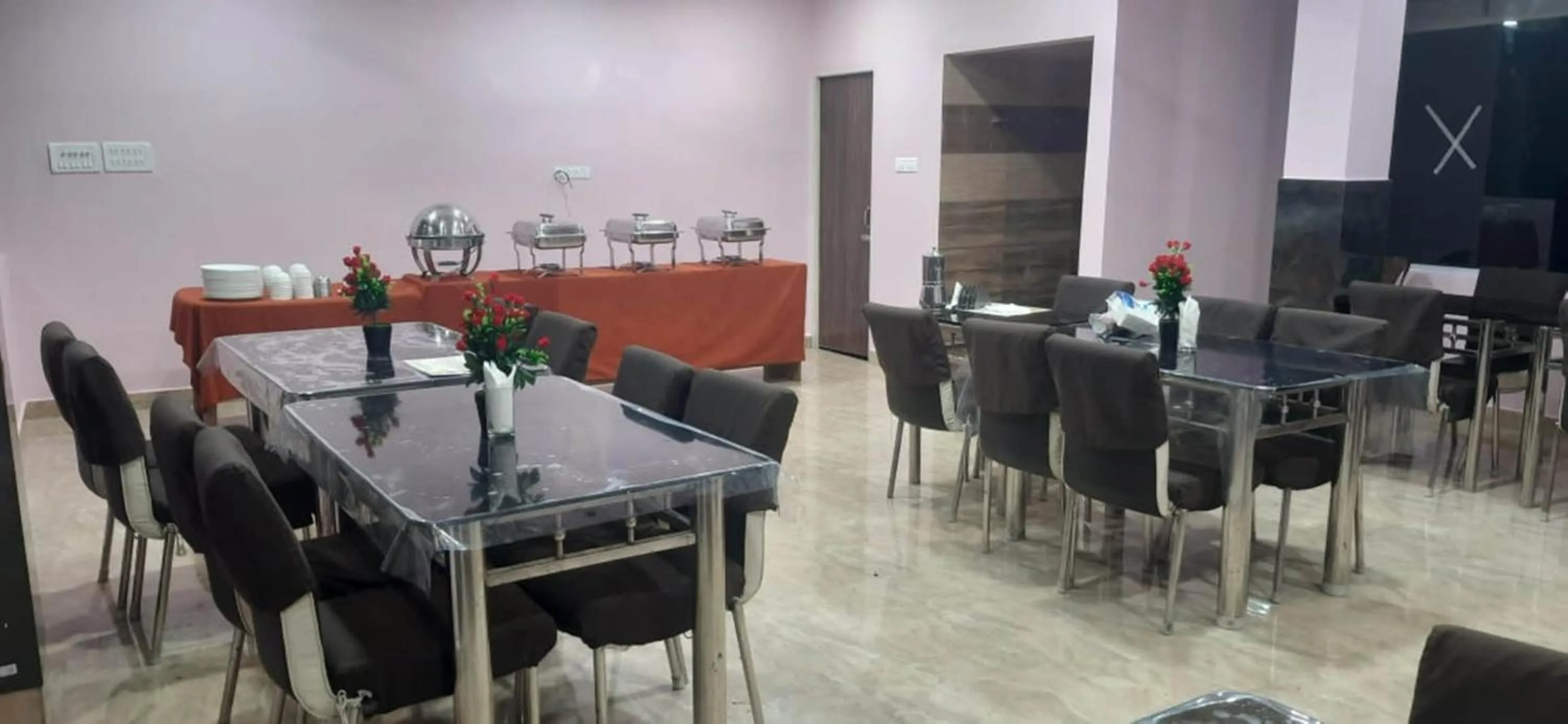 Restaurant/places to eat in HOTEL SHREESH (NEIL)