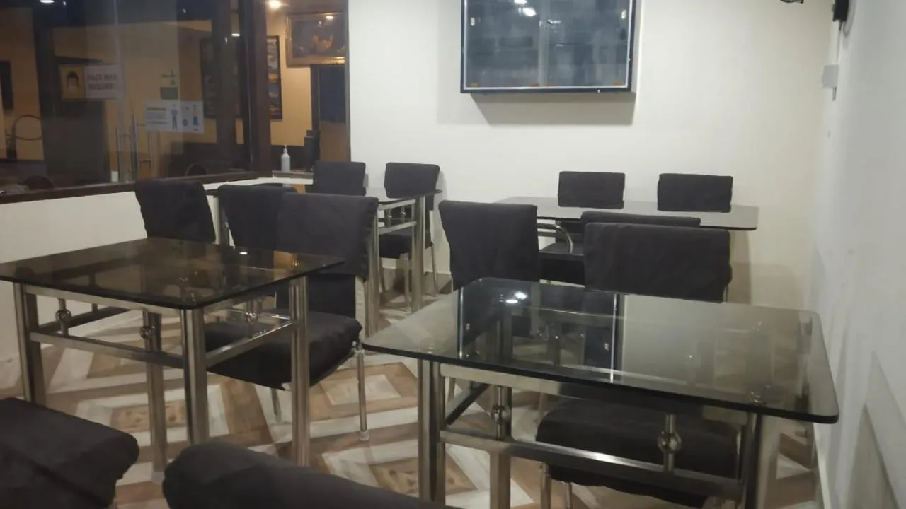 Restaurant/places to eat in HOTEL SHREESH (NEIL)