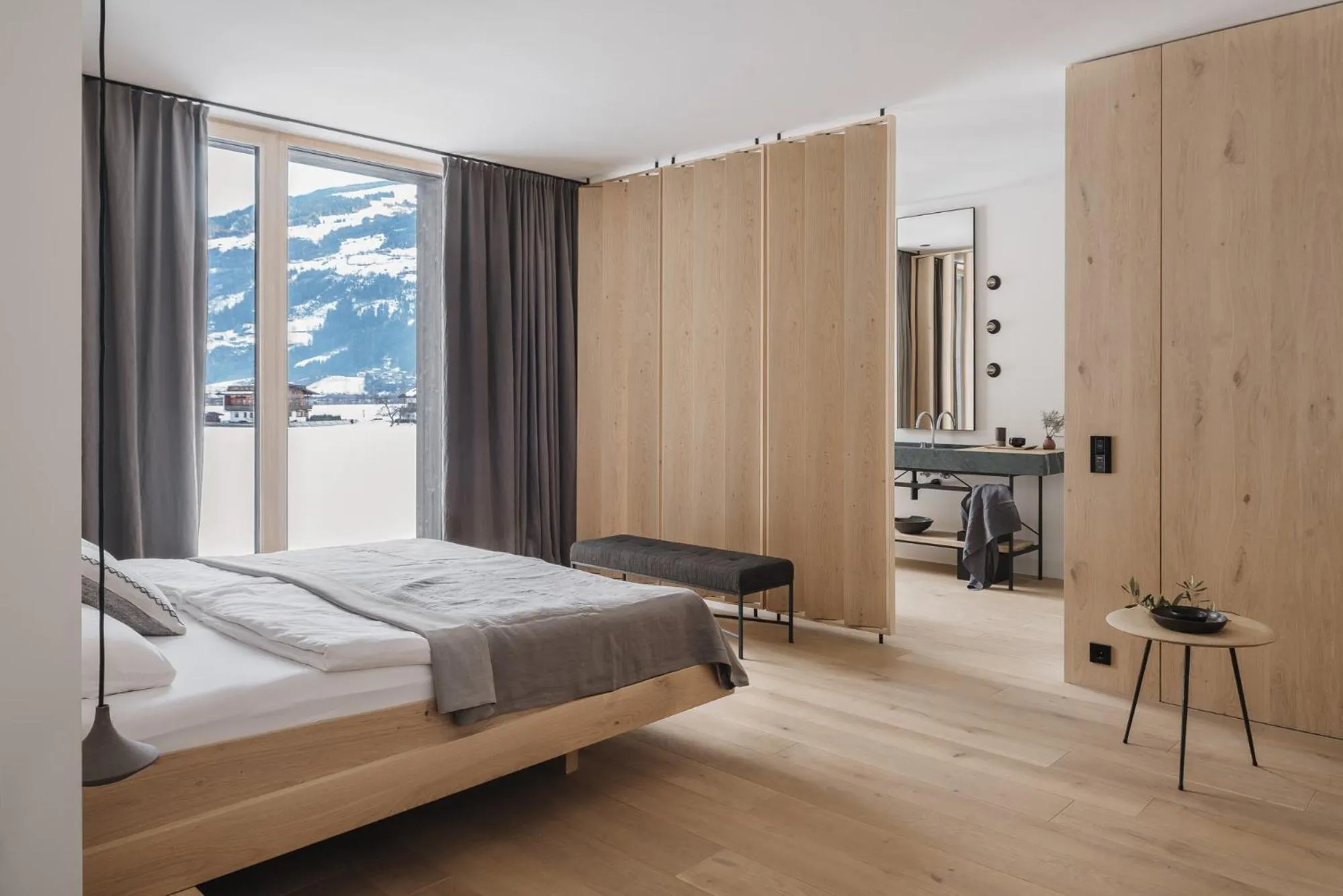 Photo of the whole room, Bed in zelloon boutique hotel