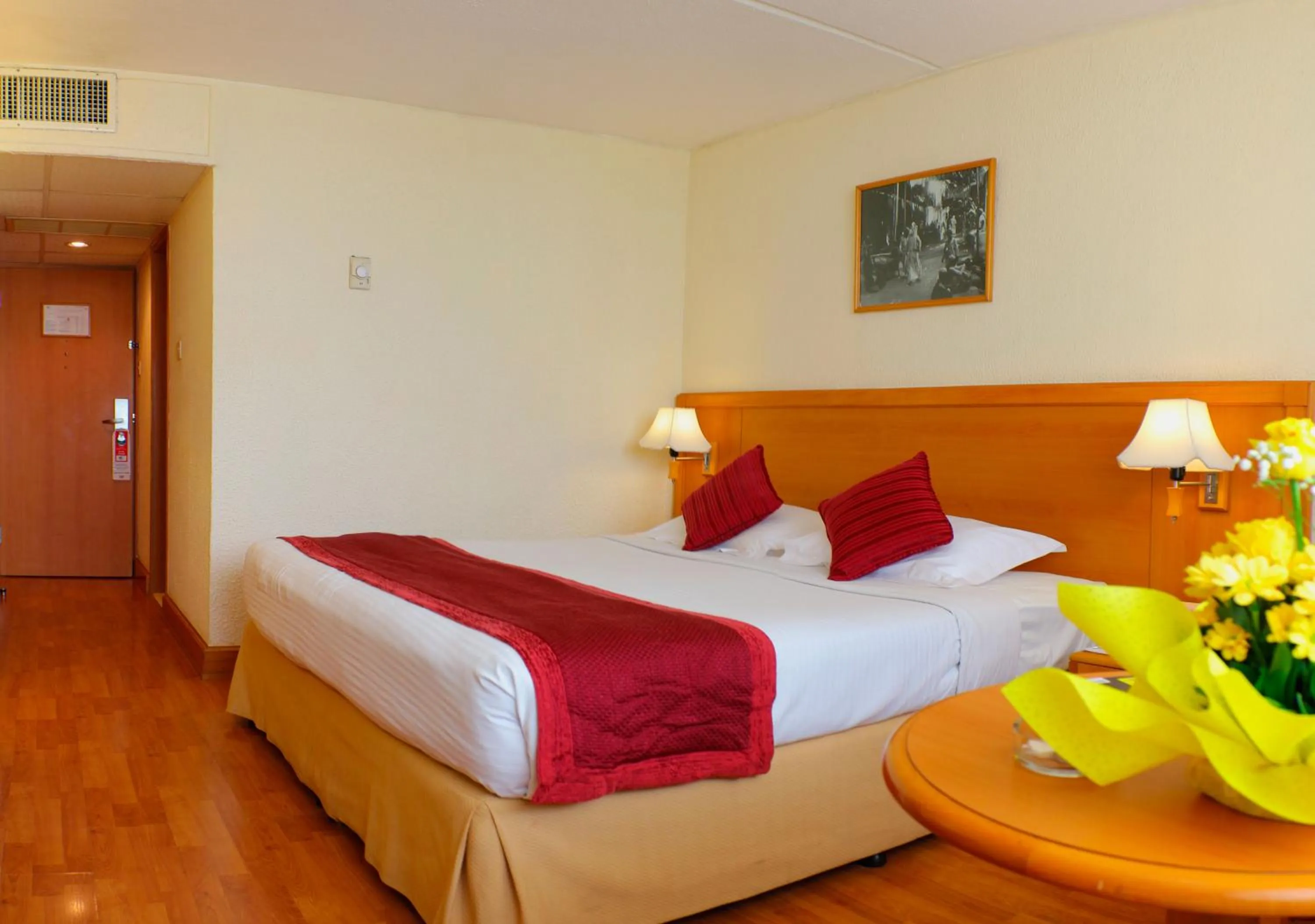 Photo of the whole room, Bed in Lou'lou'a Beach Resort Sharjah