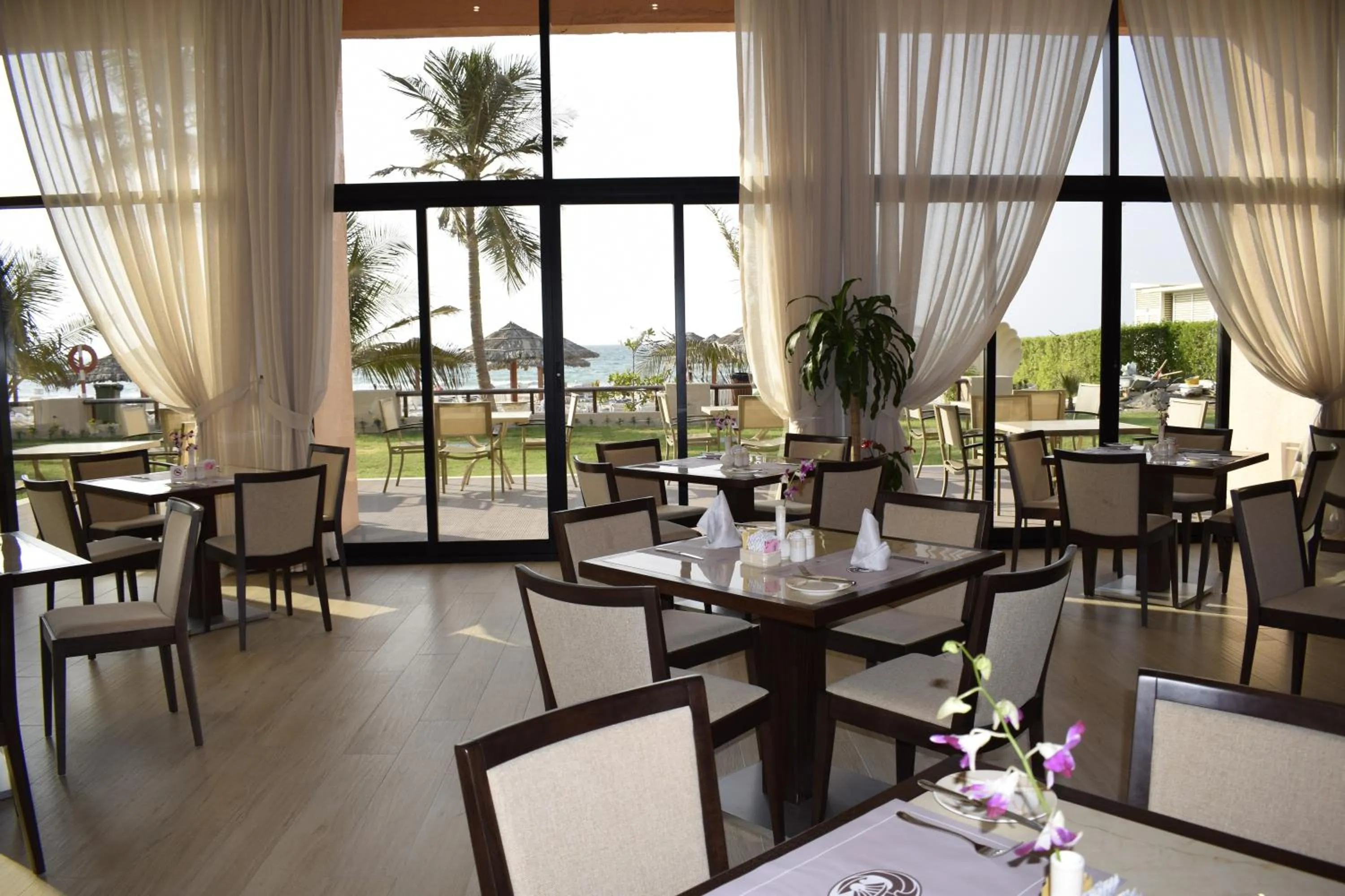 Restaurant/places to eat in Lou'lou'a Beach Resort Sharjah