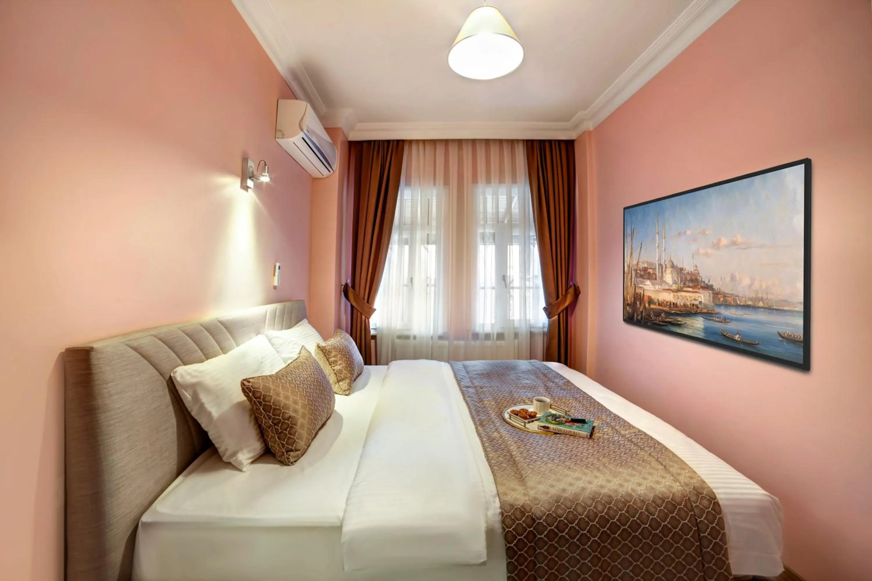 Bed in SEVEN ROSES APART HOTEL