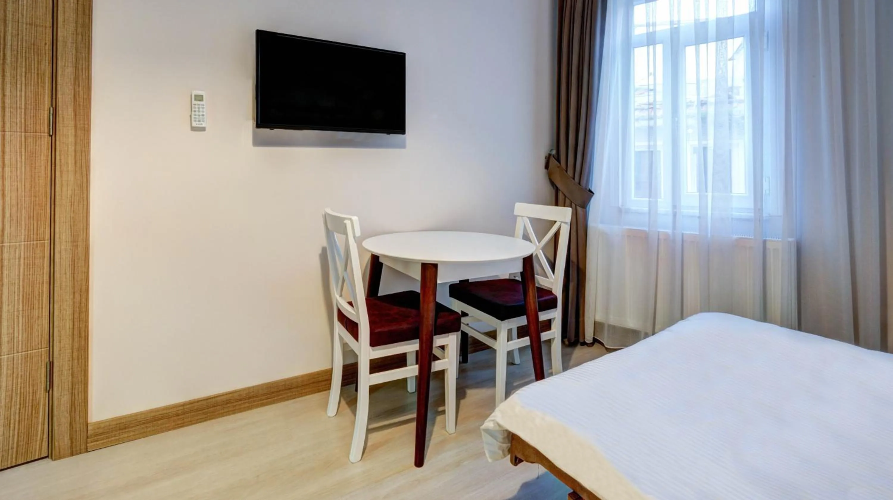 TV and multimedia, Bed in SEVEN ROSES APART HOTEL