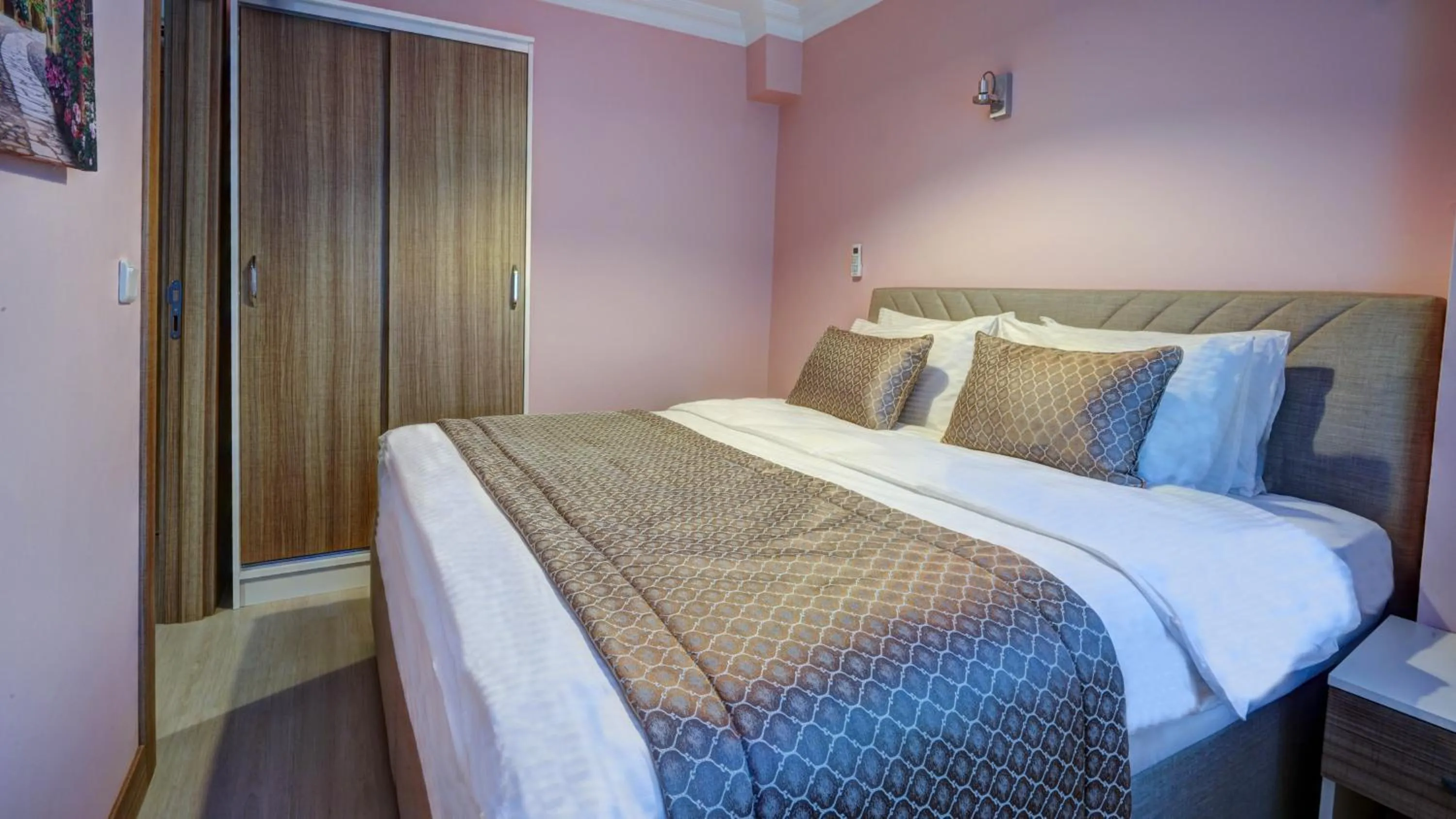 Bedroom, Bed in SEVEN ROSES APART HOTEL