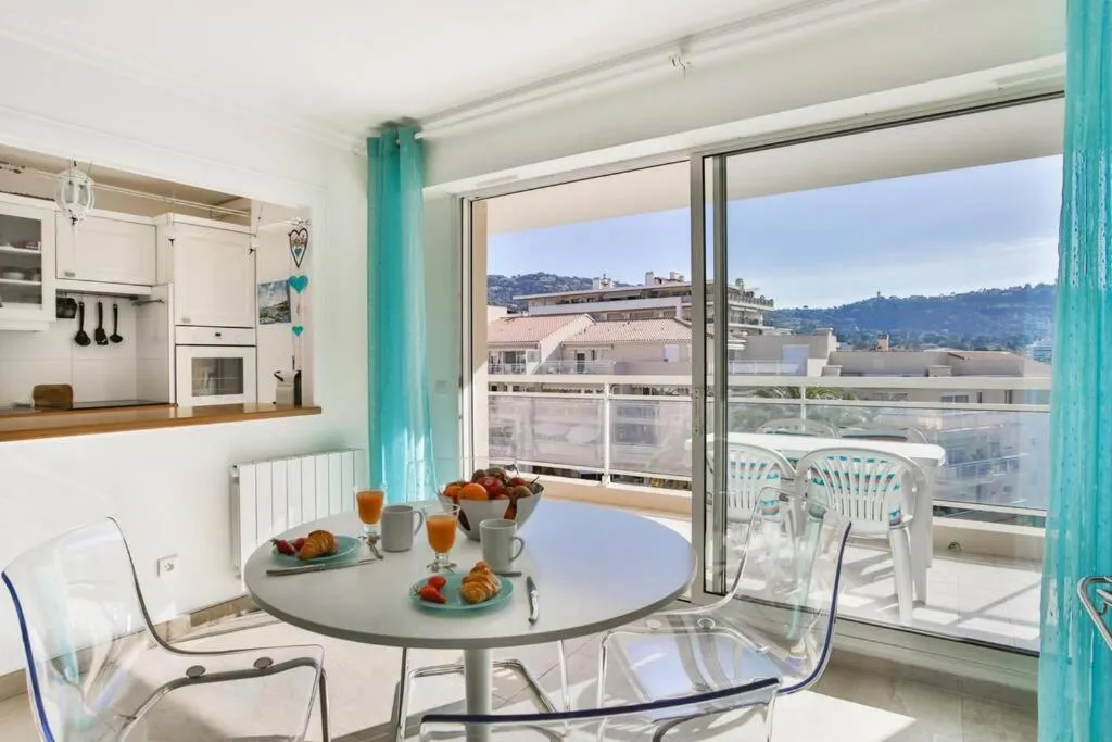 Bright One BDRM Apartment A/C-Swimming Pool/Congress by Olidesi