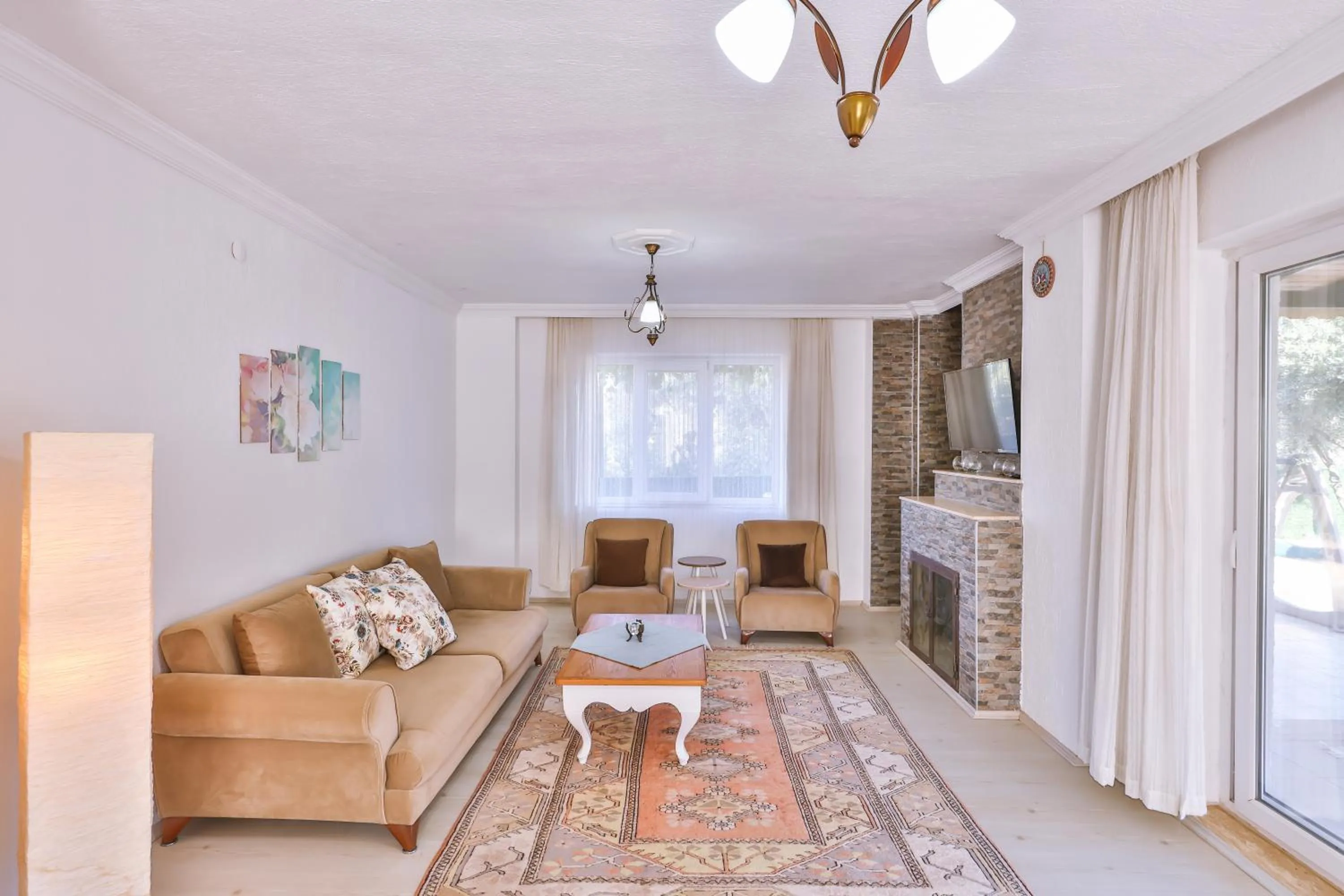 Communal lounge/ TV room in Villa Candan Kaş