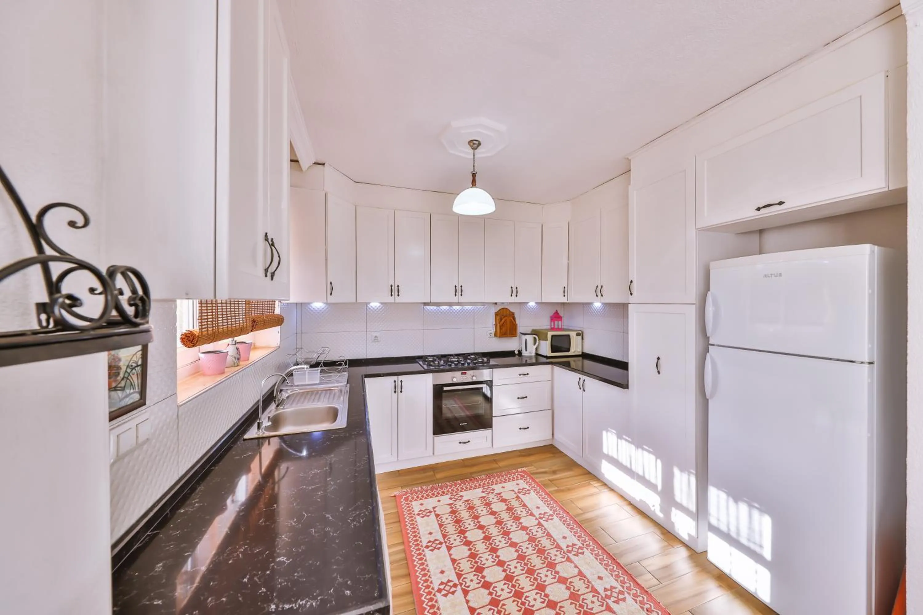 Kitchen or kitchenette in Villa Candan Kaş