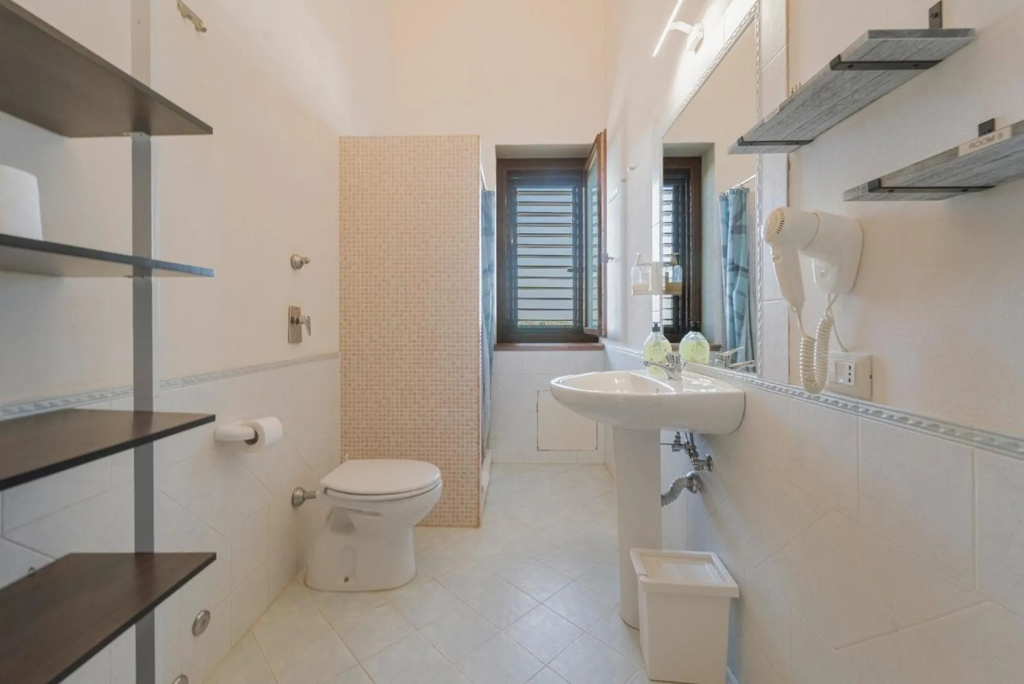 Alice Kite Resort