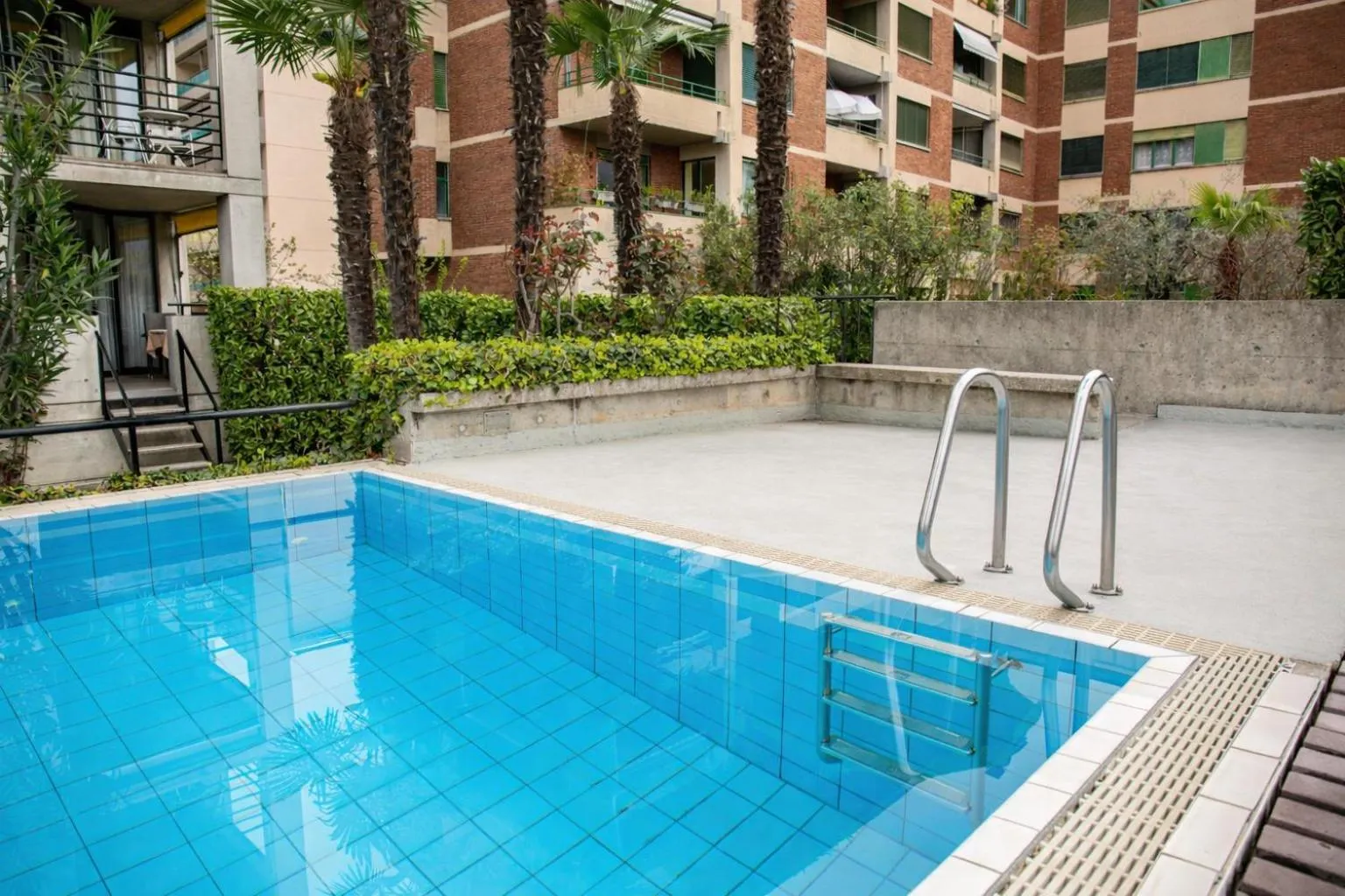 Swimming pool in Hotel Nessi Locarno