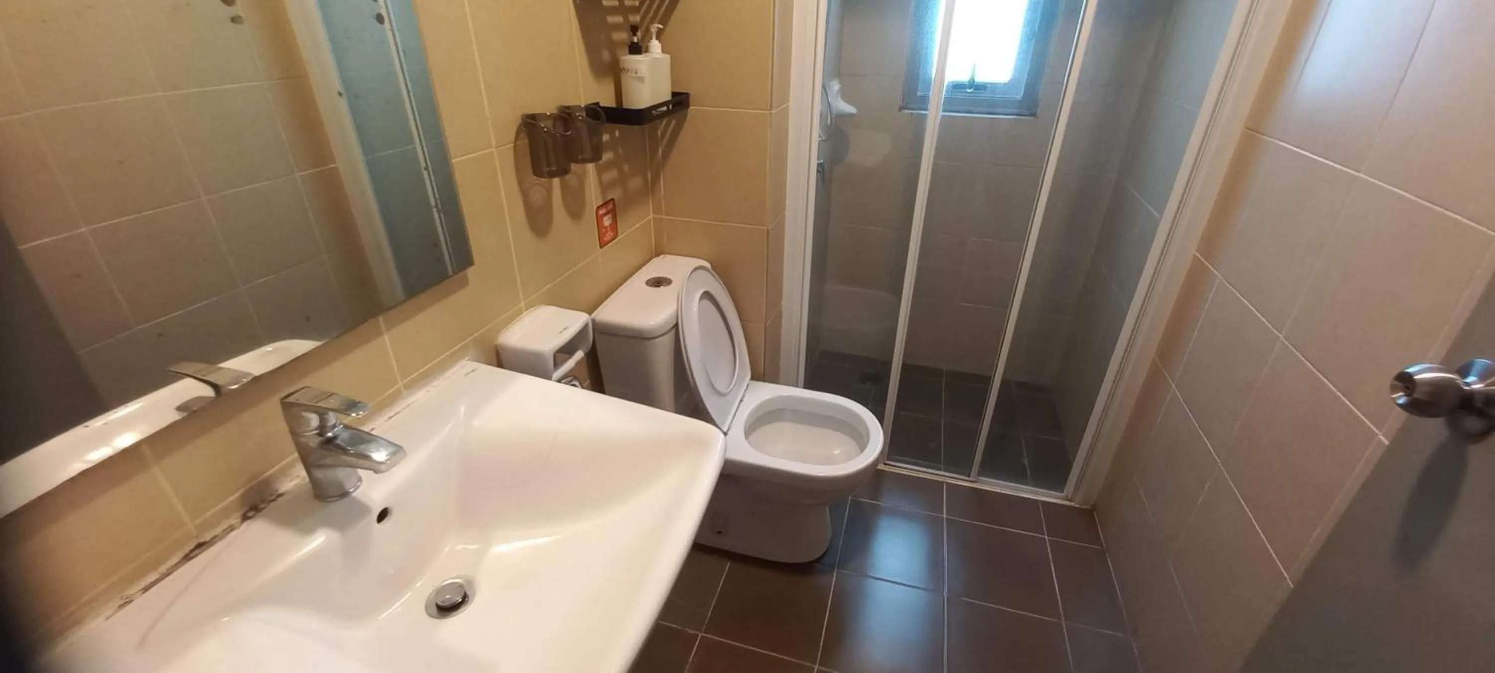 Shower in One Maxim Residence at Taragon