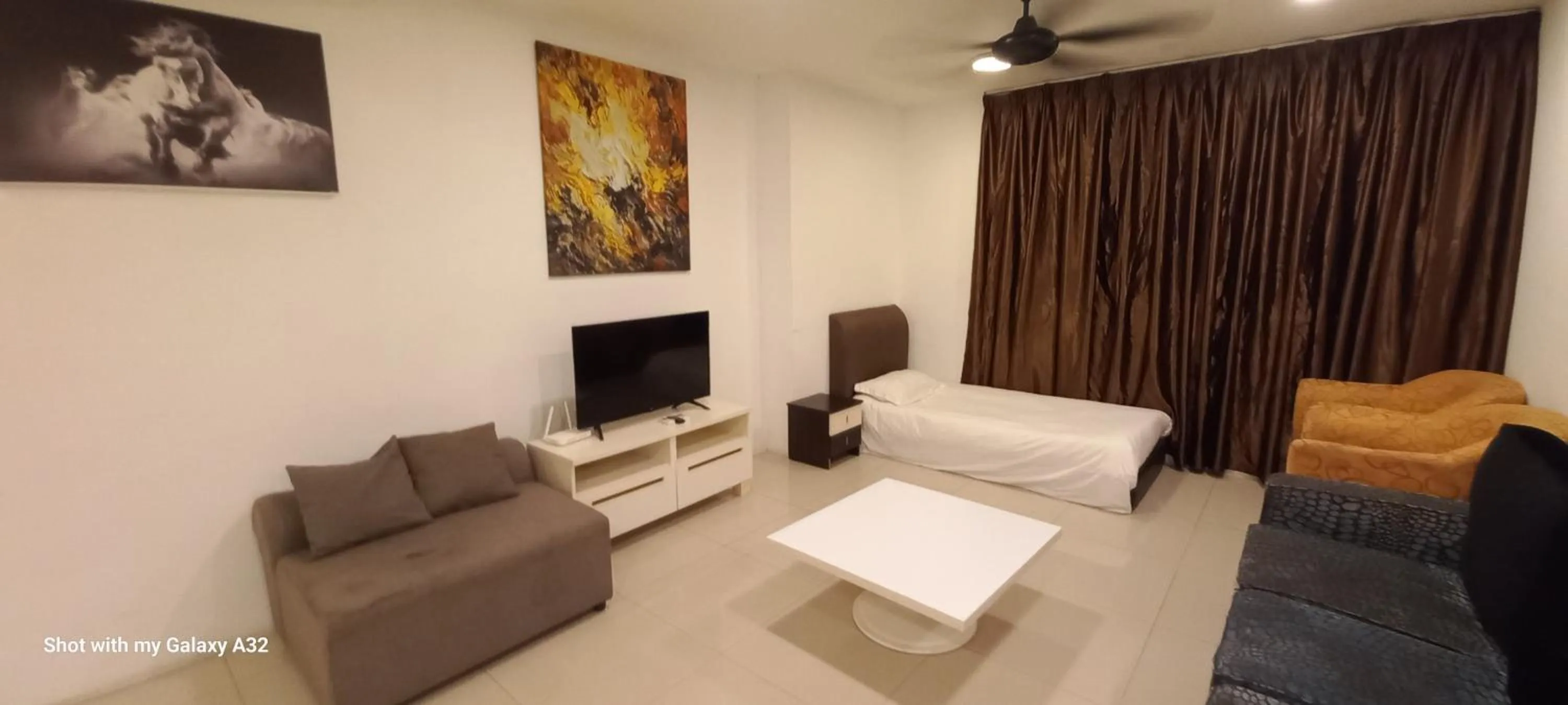 Communal lounge/ TV room in One Maxim Residence at Taragon