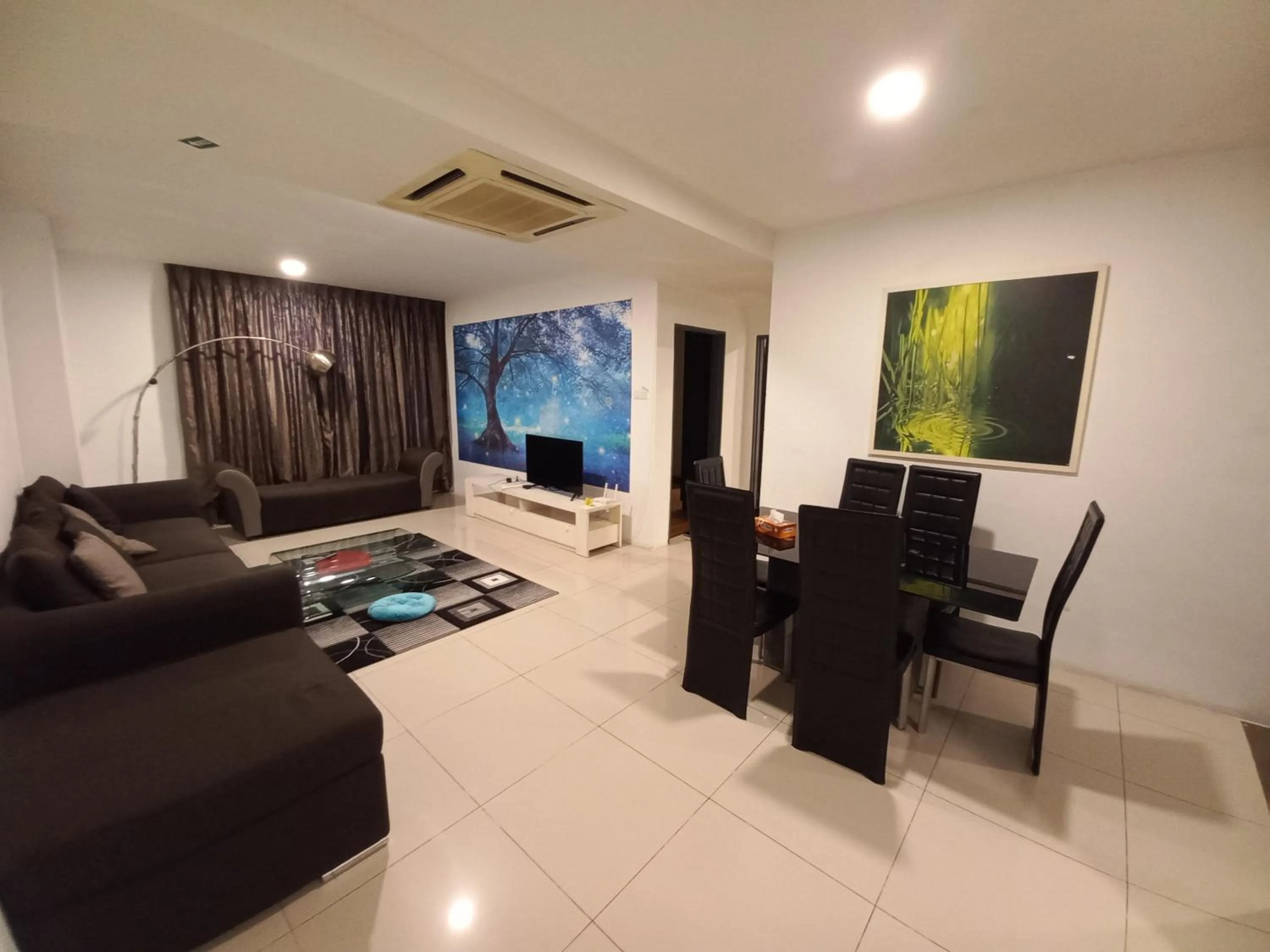 TV and multimedia in One Maxim Residence at Taragon