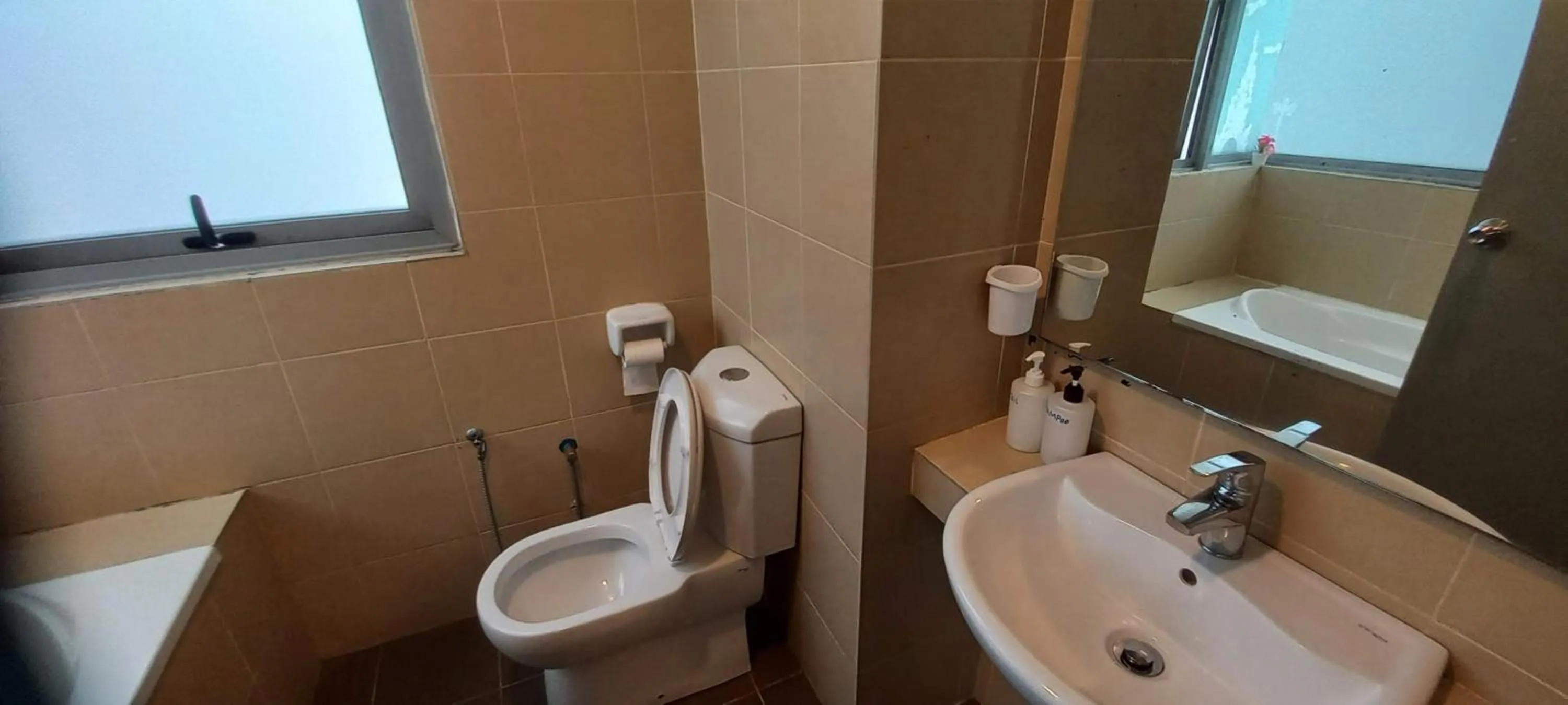 Shower in One Maxim Residence at Taragon