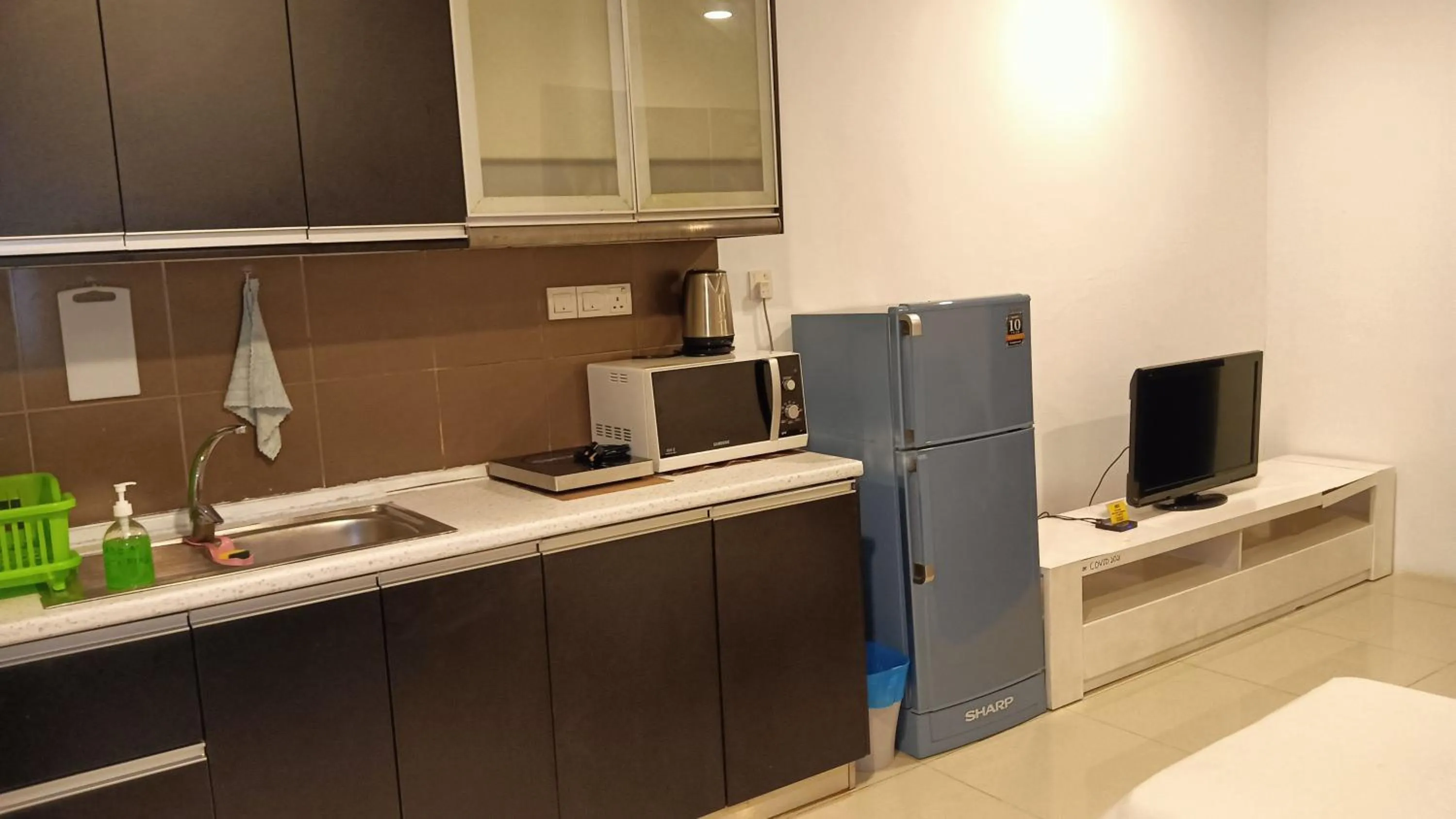 Kitchen or kitchenette in One Maxim Residence at Taragon