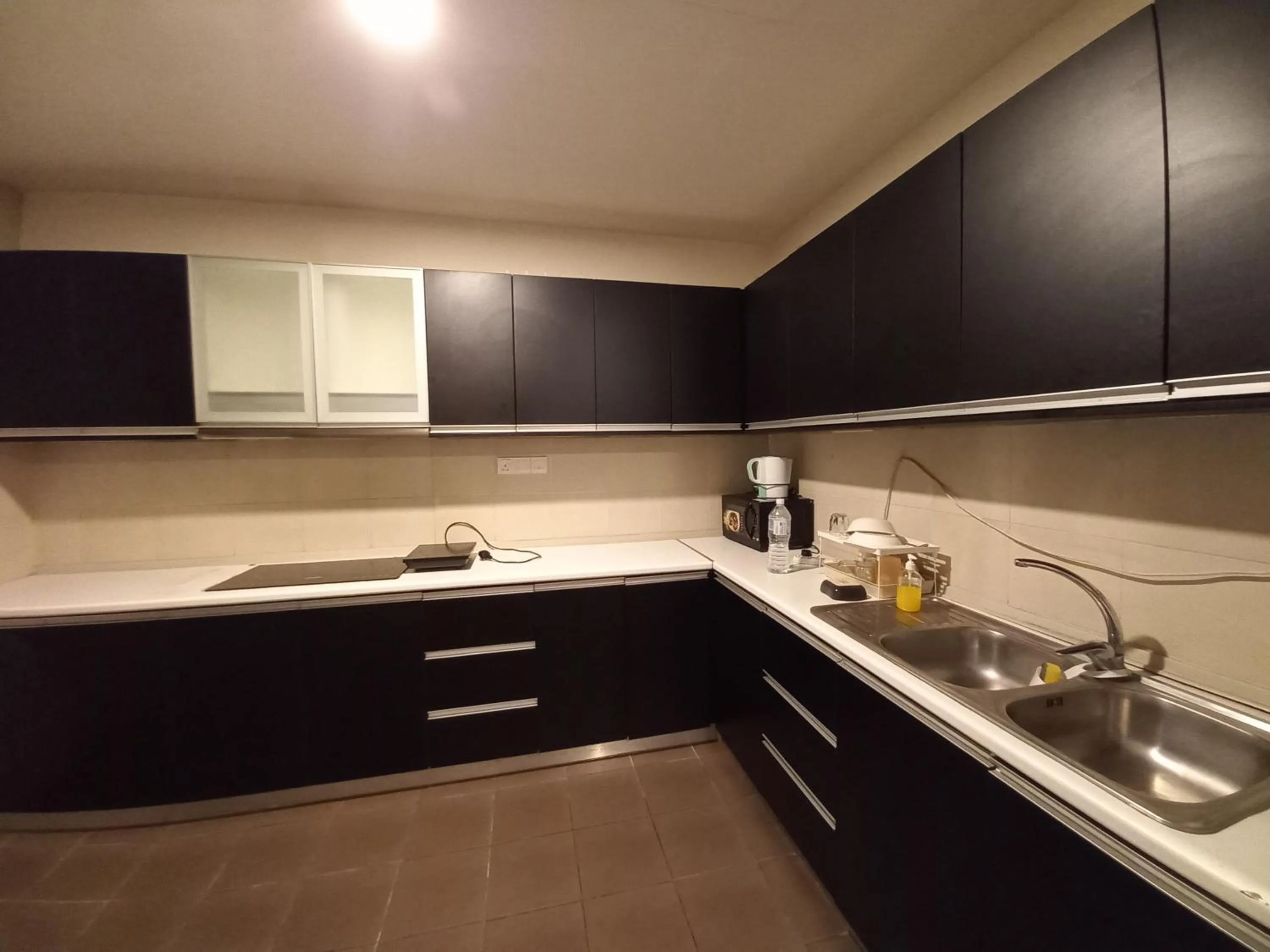 Kitchen or kitchenette in One Maxim Residence at Taragon