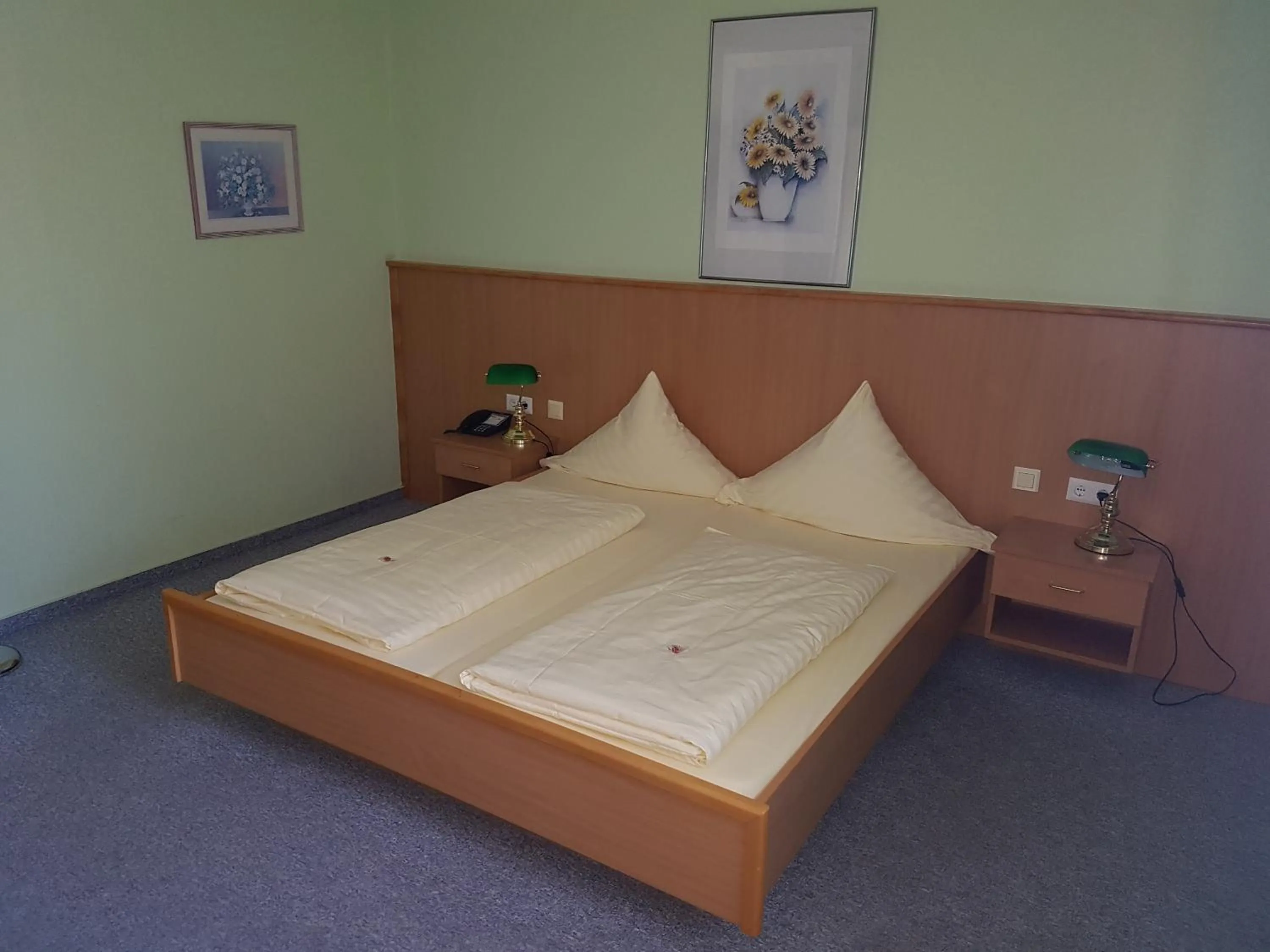 Photo of the whole room, Bed in Hotel Stadt Baunatal