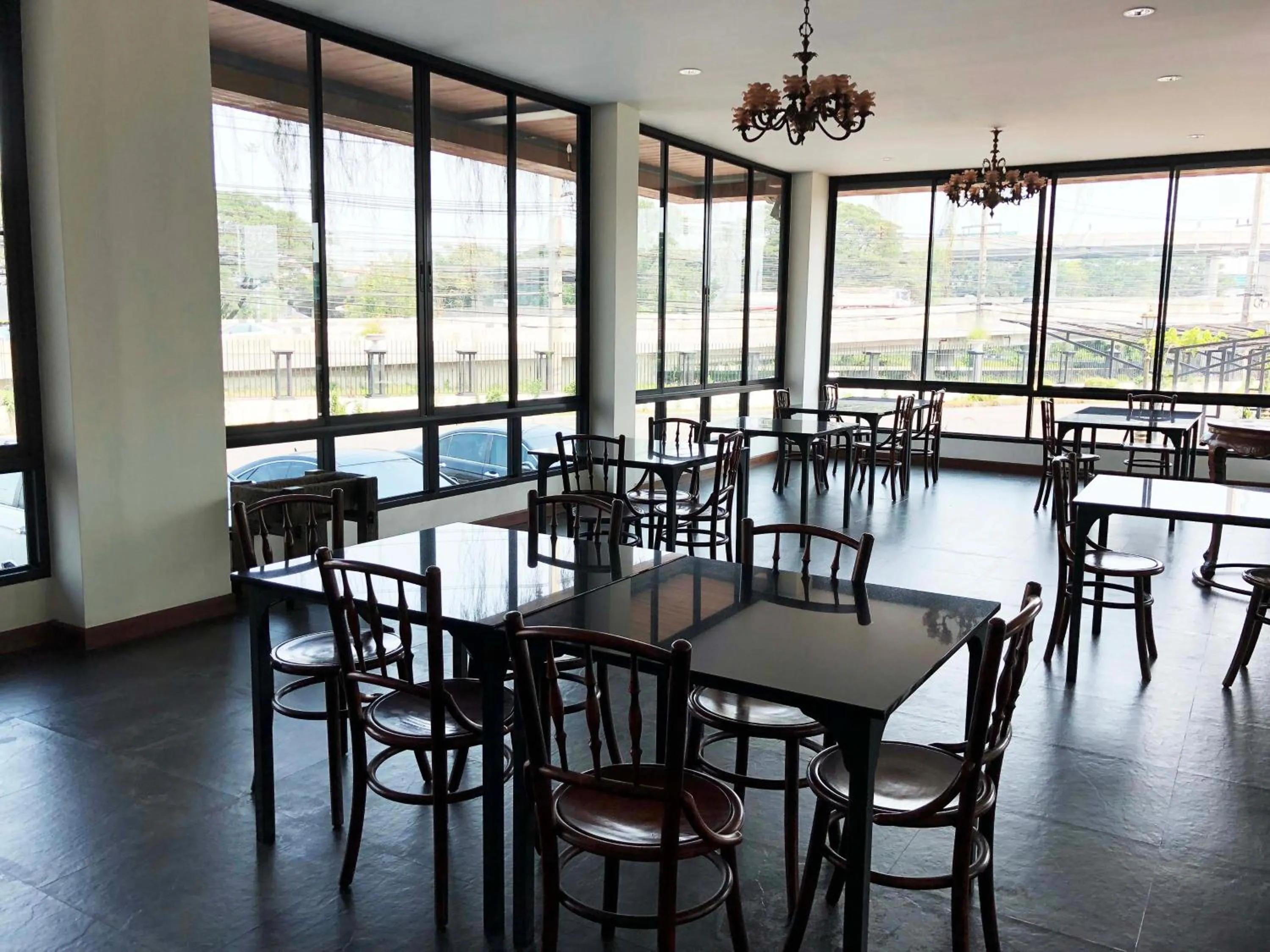 Restaurant/places to eat in Hotel IYA