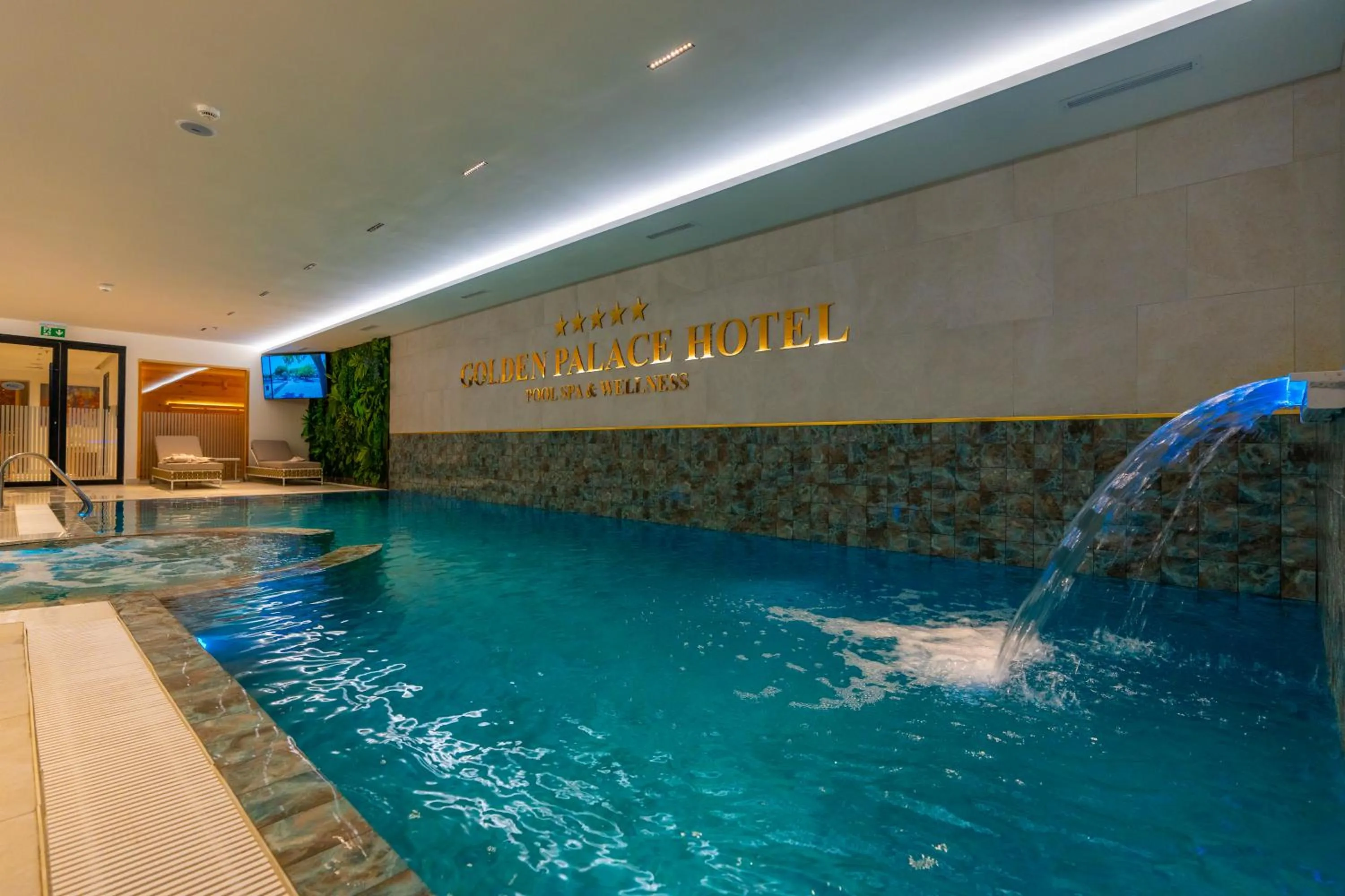 Pool view in Hotel Golden Palace