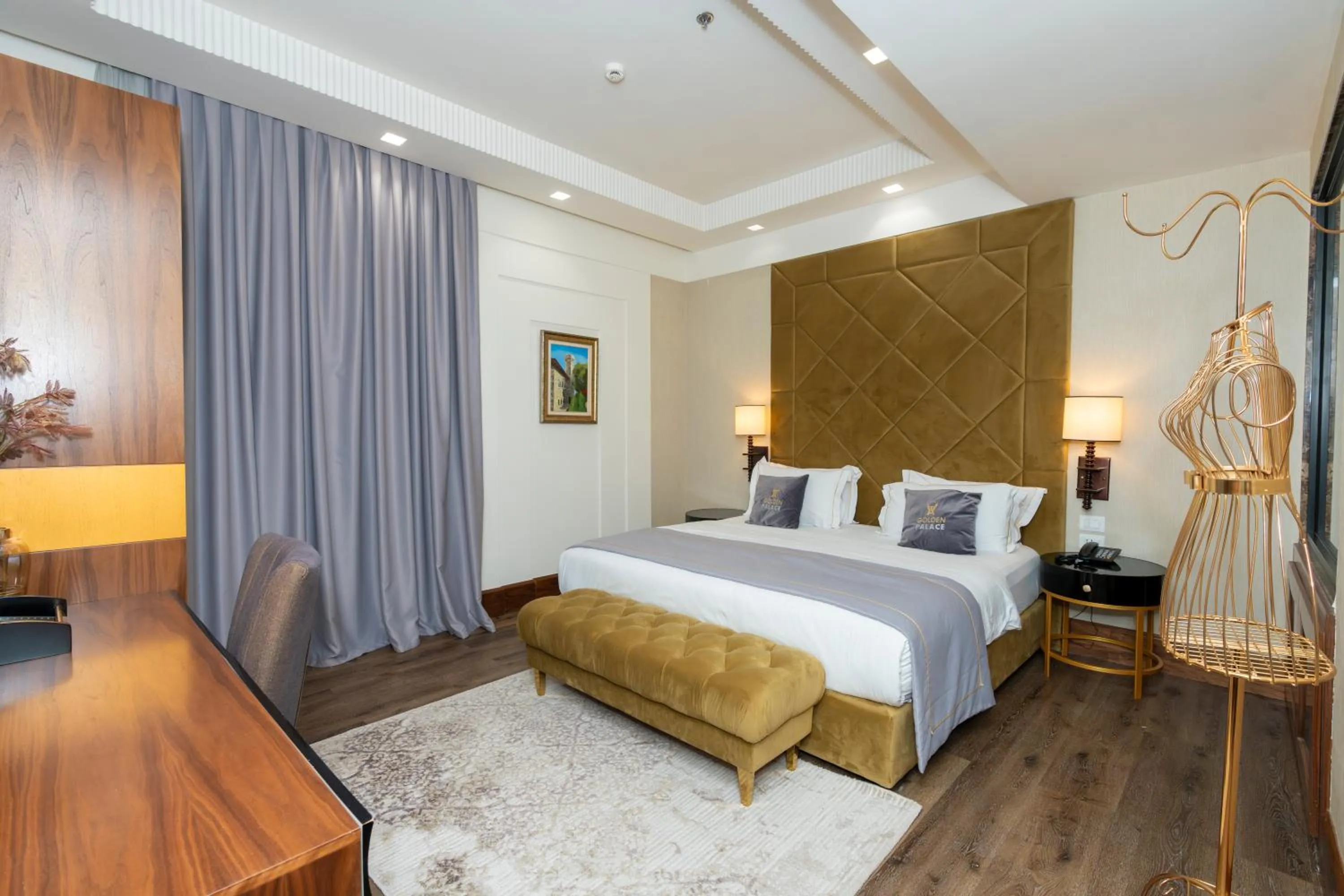 Bed in Hotel Golden Palace