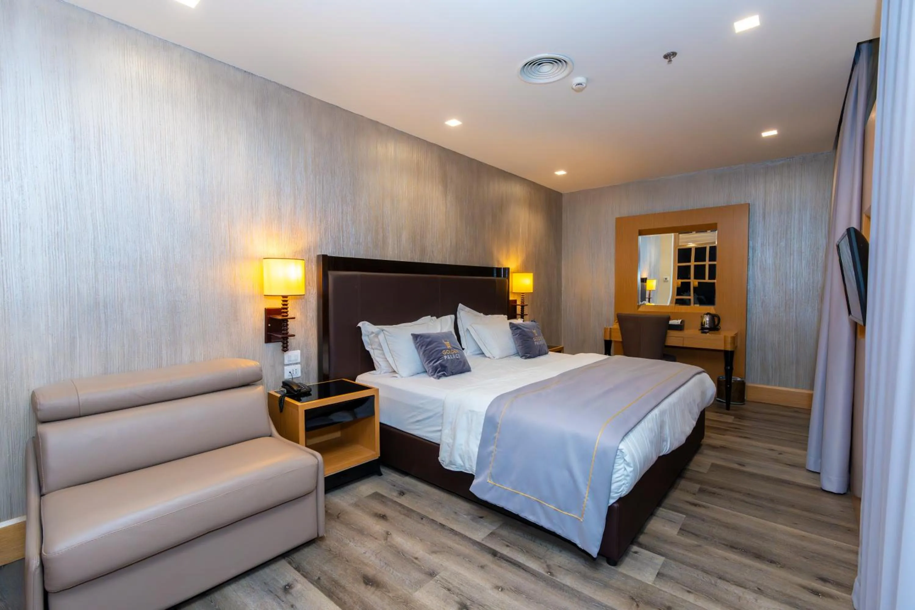 Bed in Hotel Golden Palace