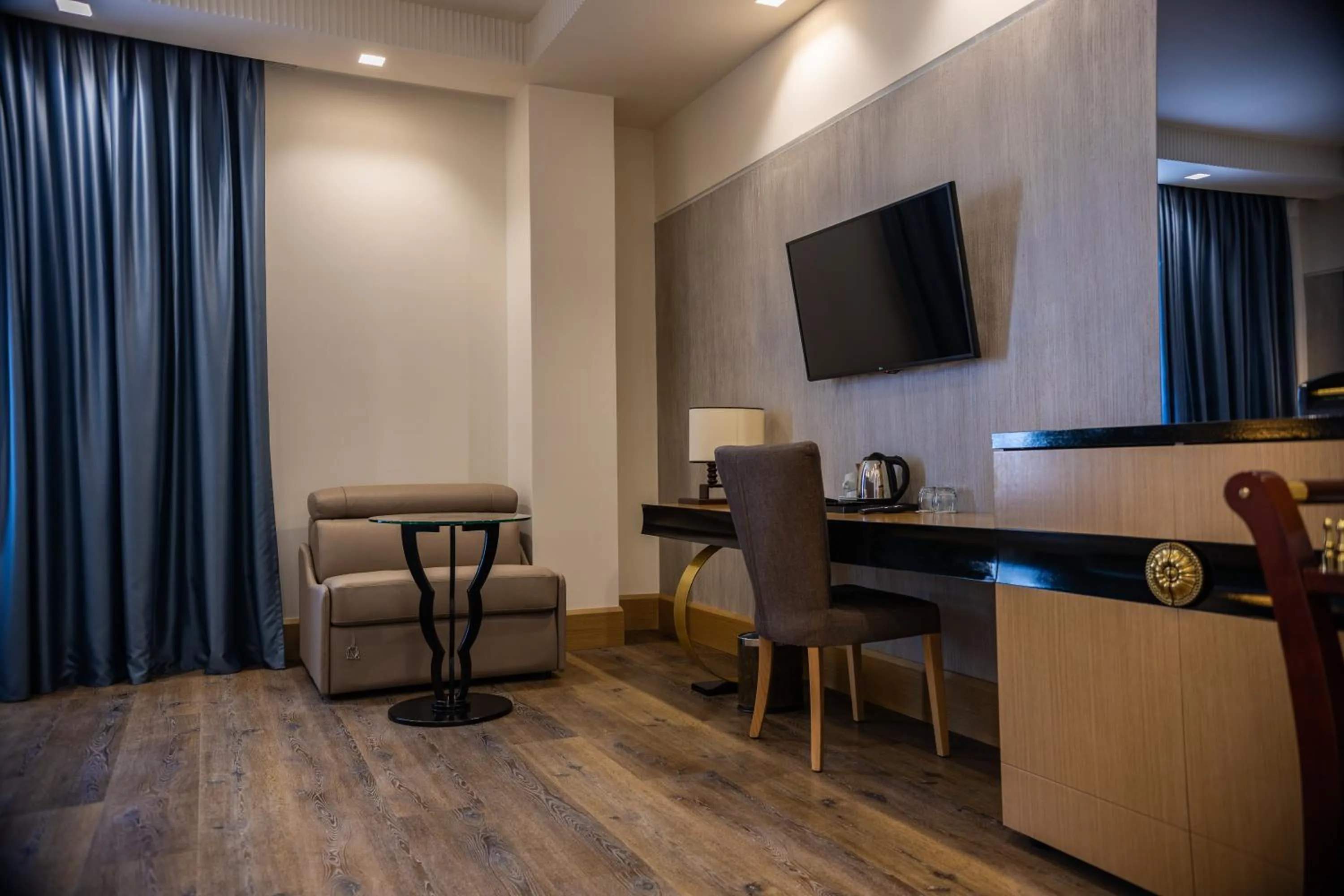 Seating area in Hotel Golden Palace