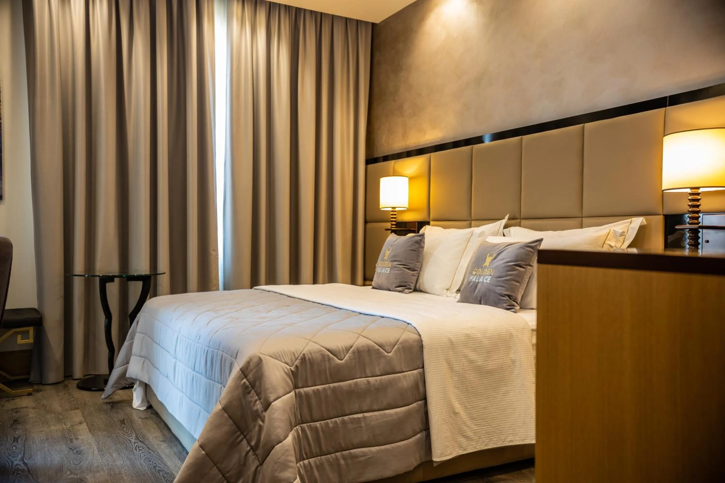 Bed in Hotel Golden Palace