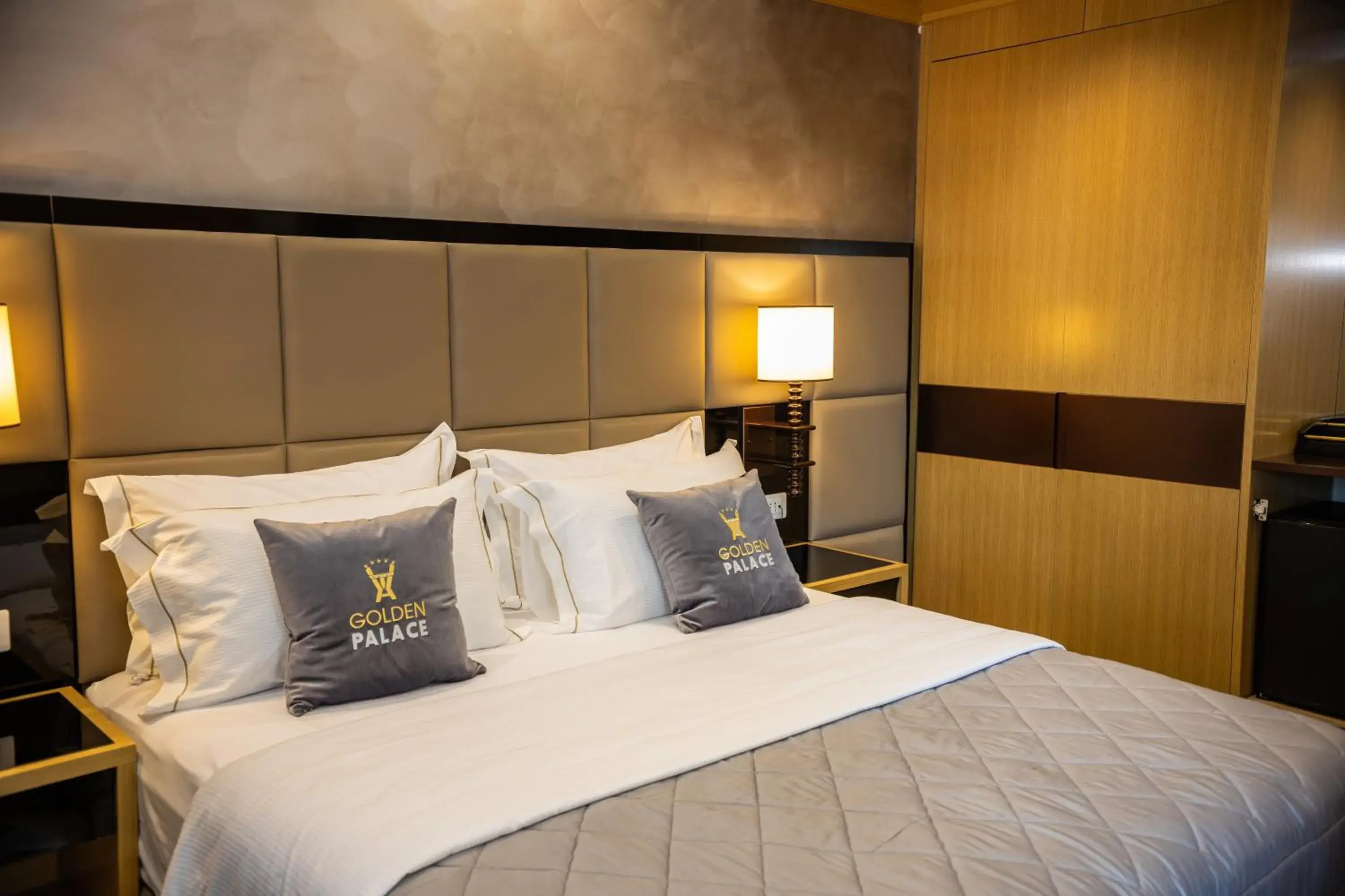 Double Room with Balcony in Hotel Golden Palace Double Room with Balcony in Hotel Golden Palace