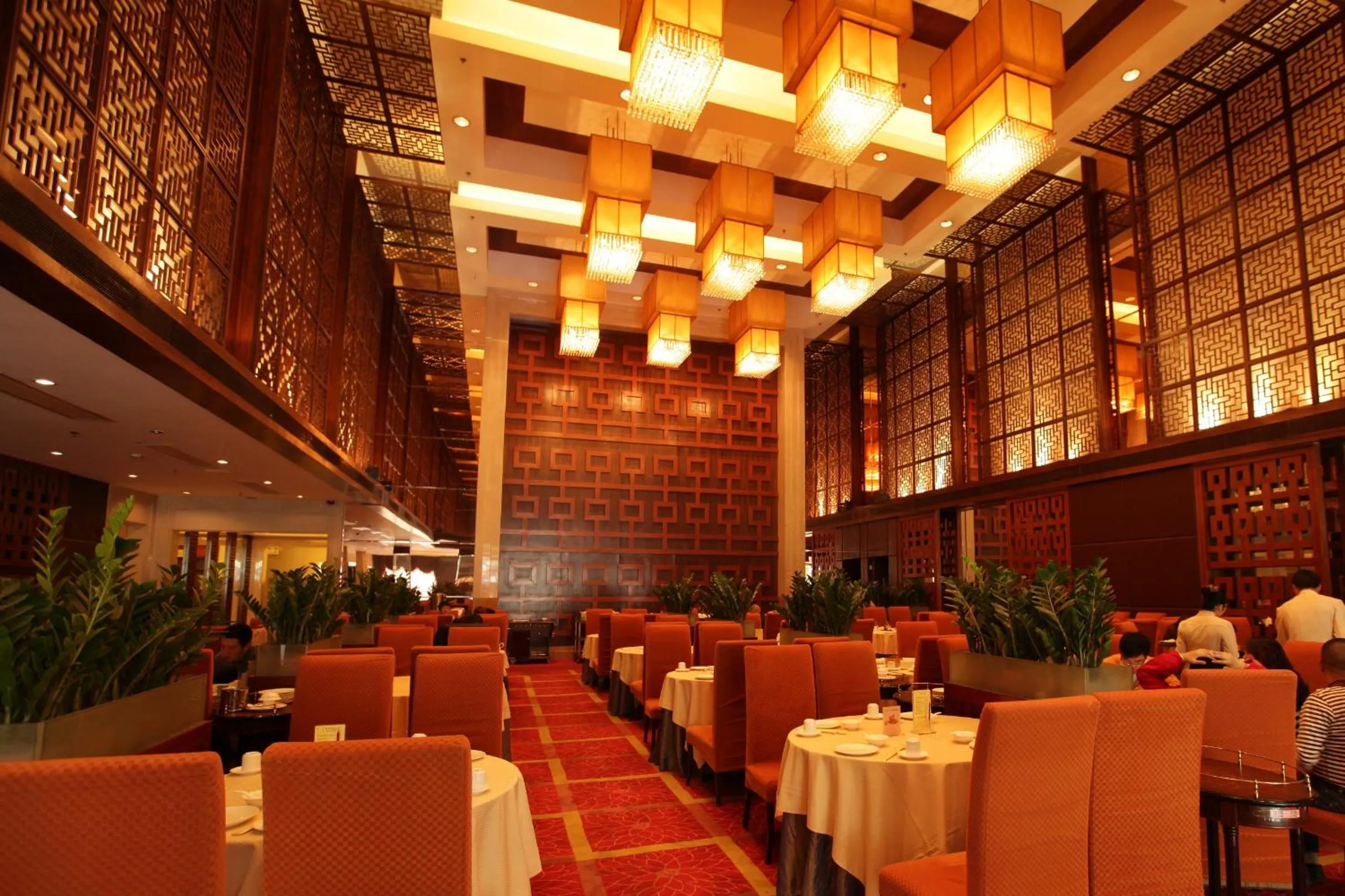 Restaurant/places to eat in Grand Royal Hotel