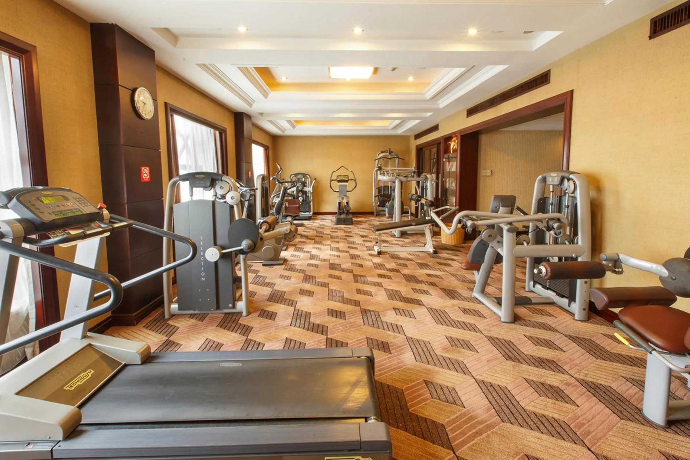 Fitness centre/facilities in Grand Royal Hotel