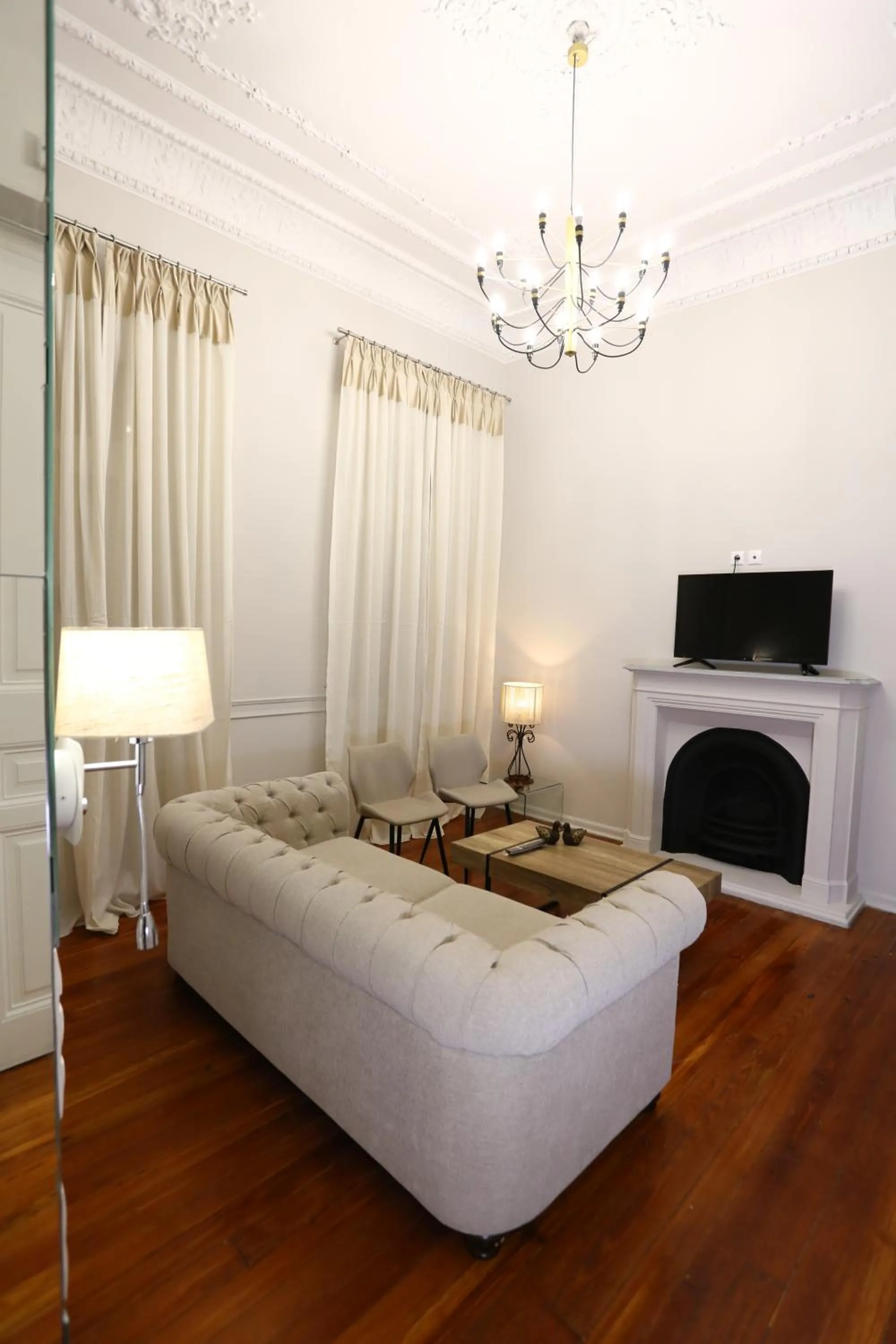 Bed in 1900 ATHENIAN HOUSE