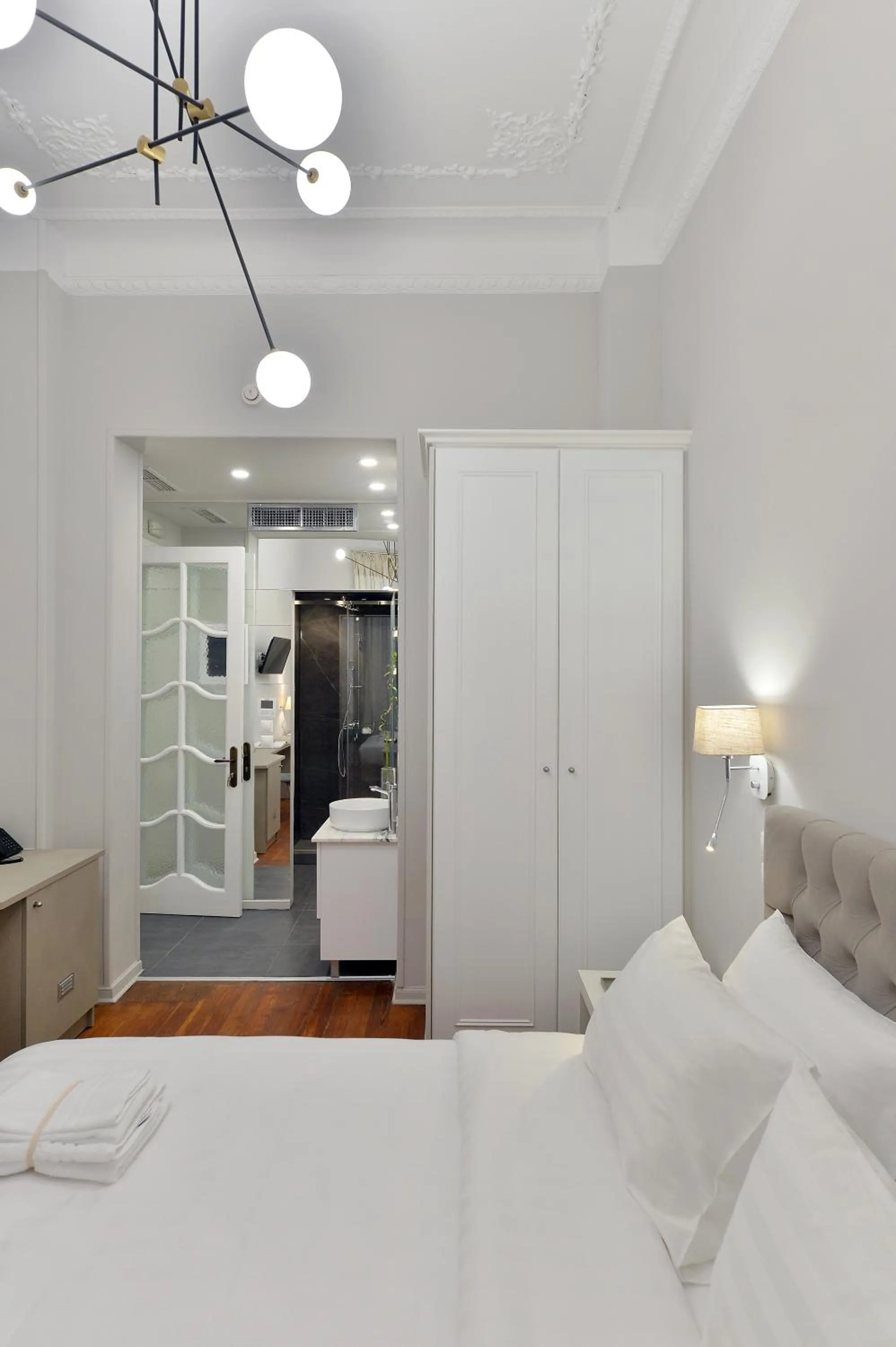 Bed in 1900 ATHENIAN HOUSE