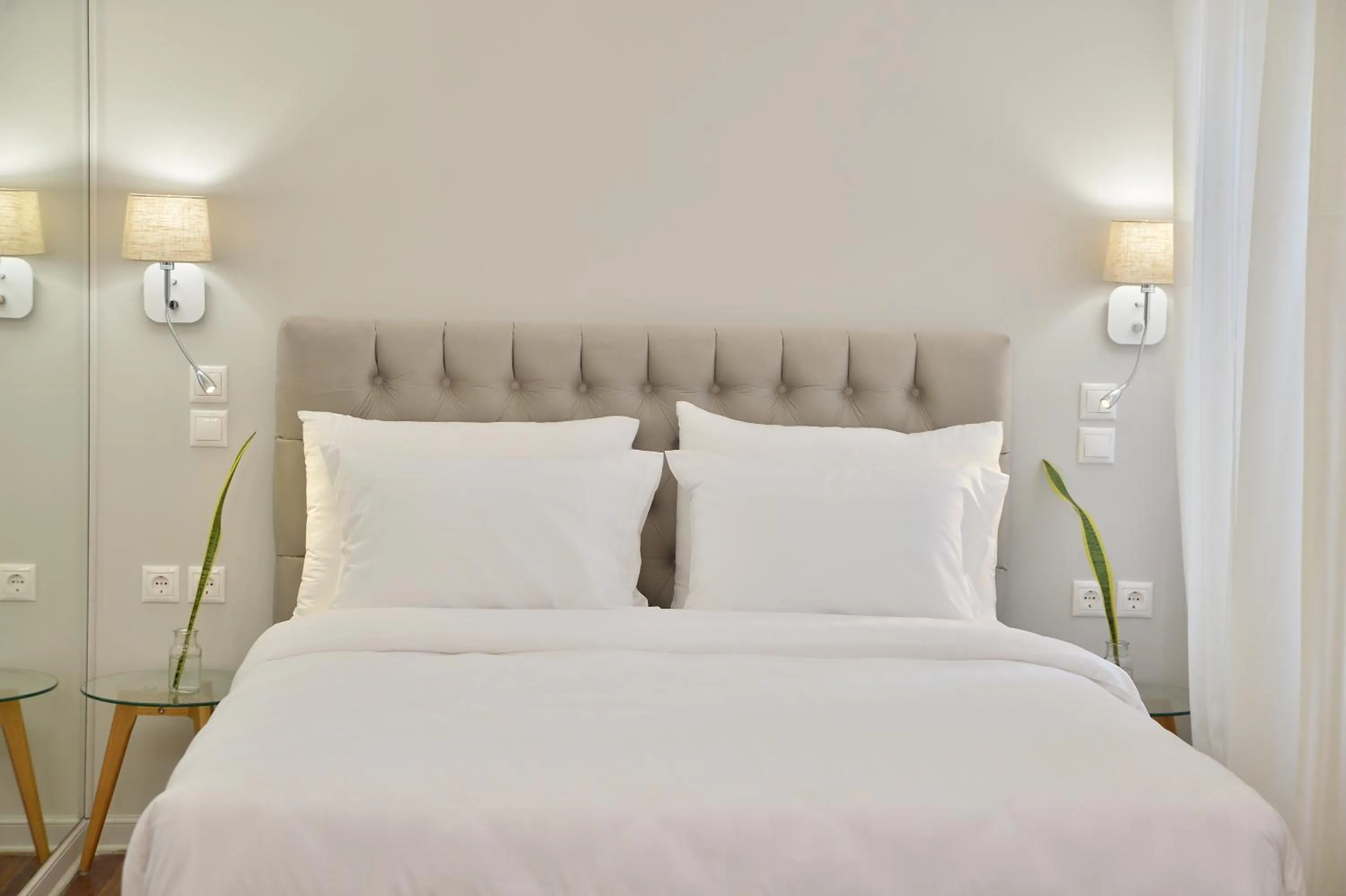 Bed in 1900 ATHENIAN HOUSE