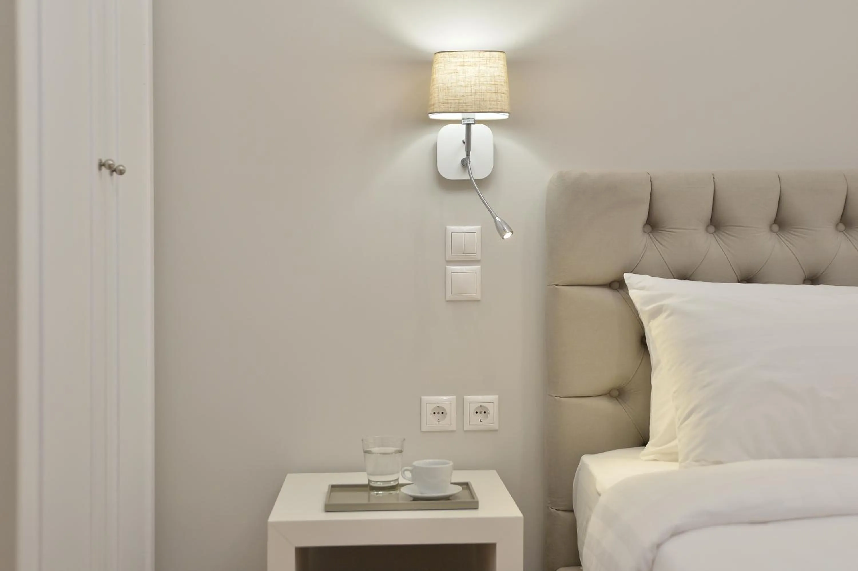 Bed in 1900 ATHENIAN HOUSE