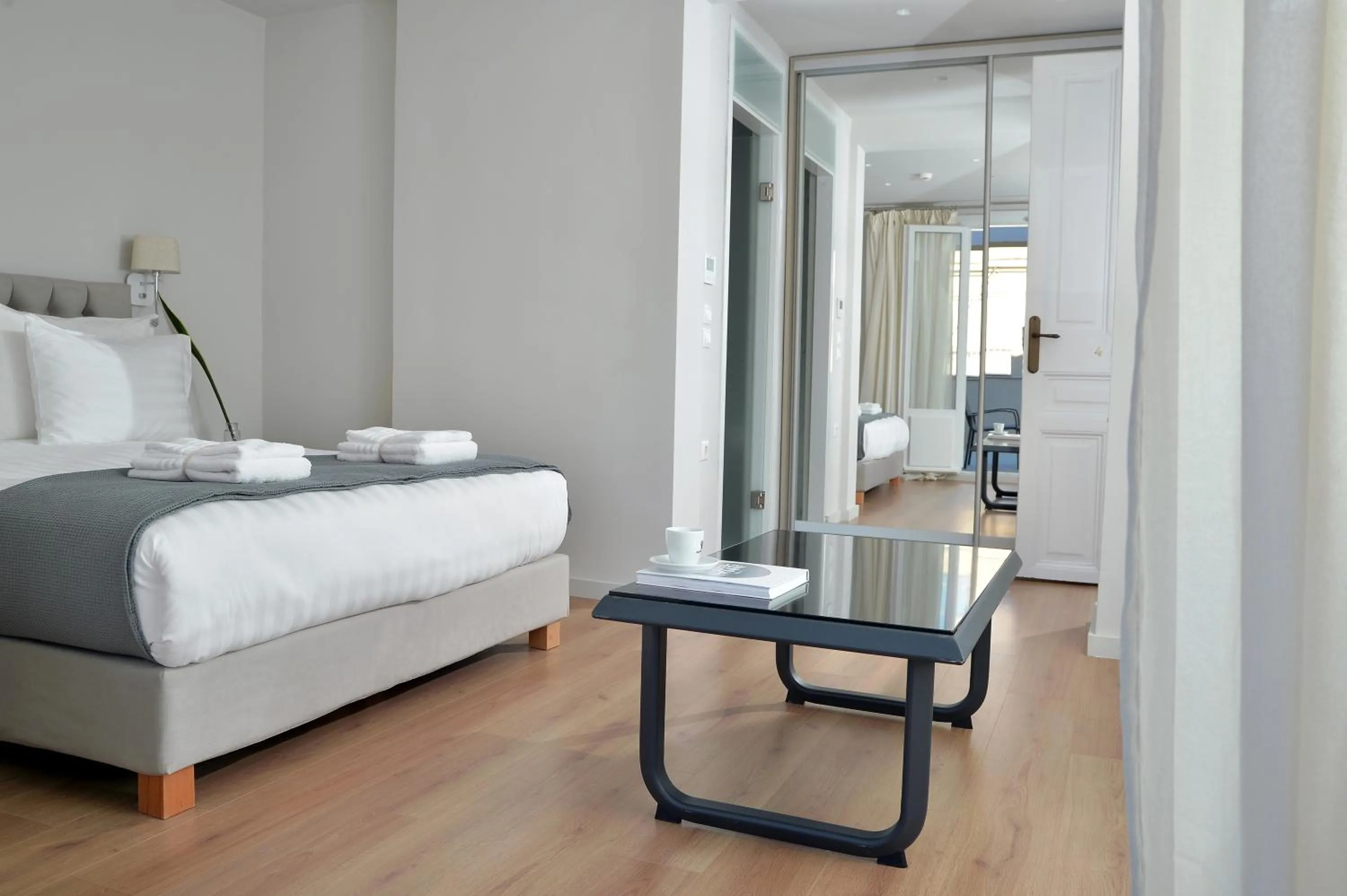 Bed in 1900 ATHENIAN HOUSE