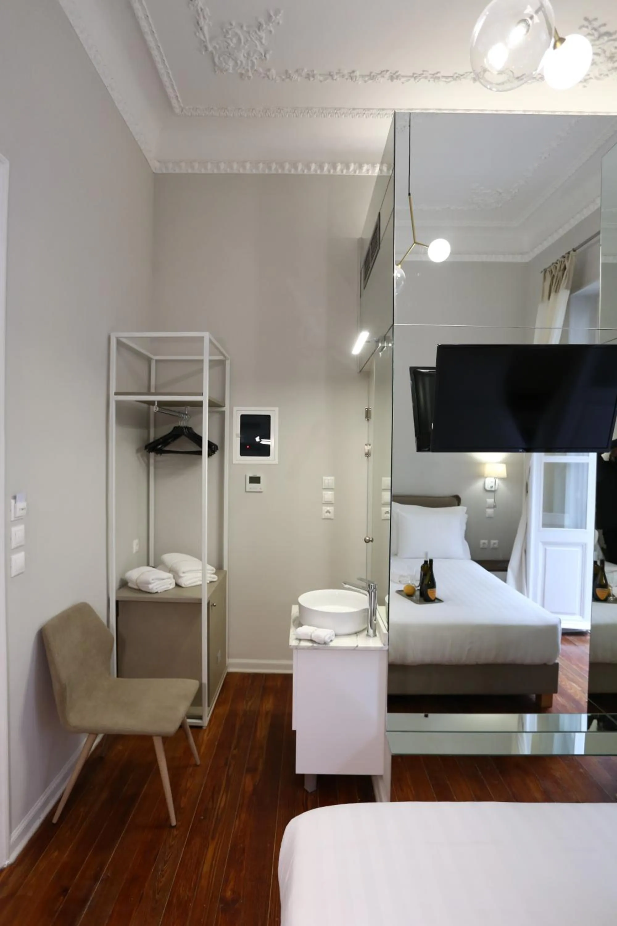 Bed in 1900 ATHENIAN HOUSE