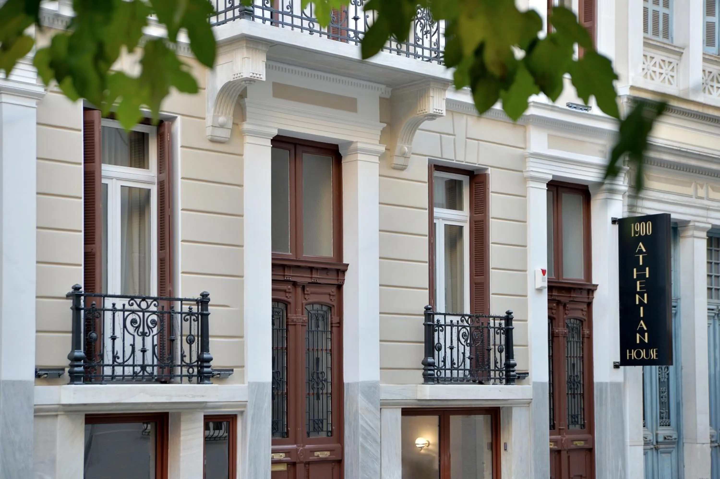 Property building in 1900 ATHENIAN HOUSE