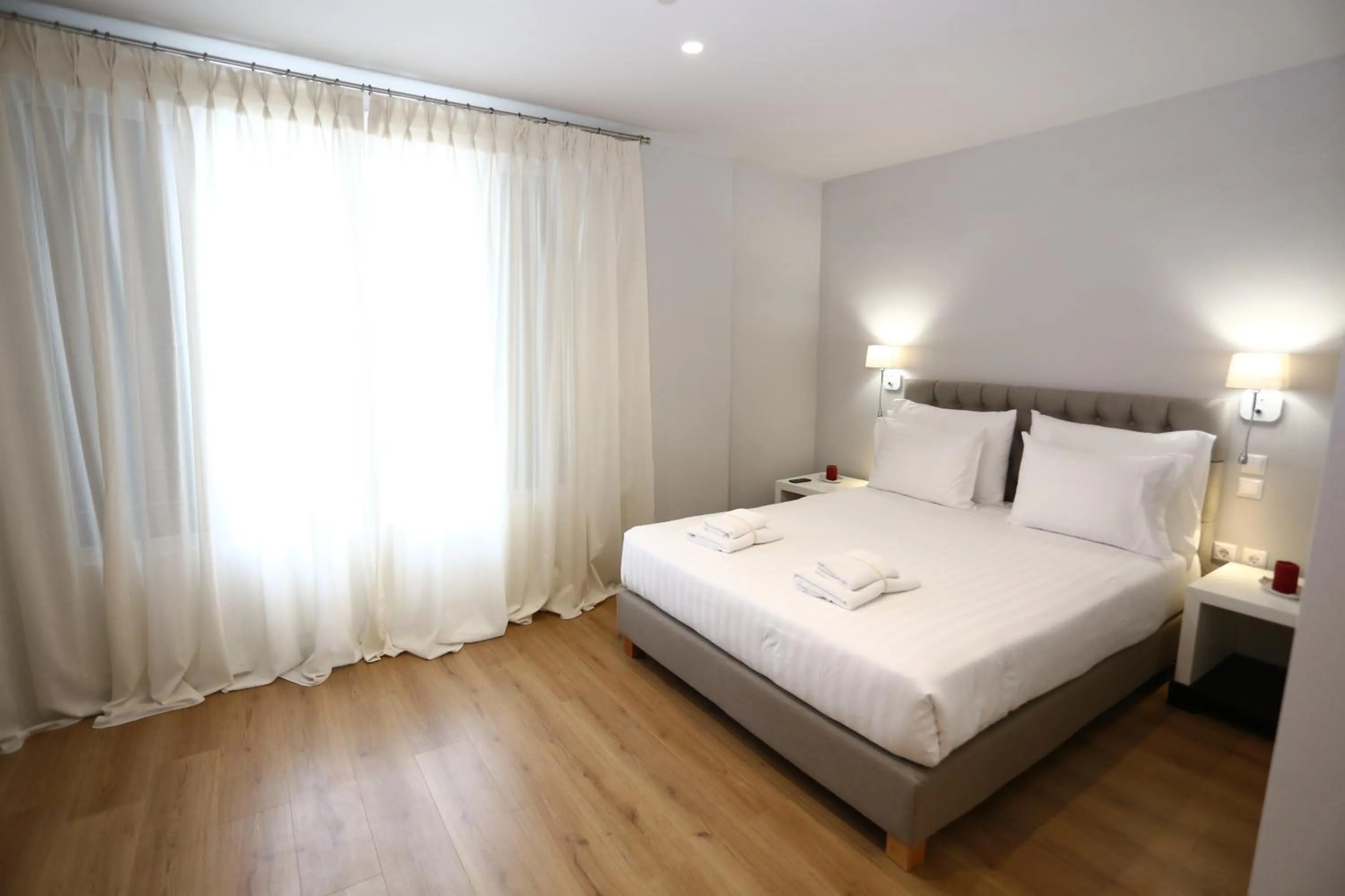 Bed in 1900 ATHENIAN HOUSE