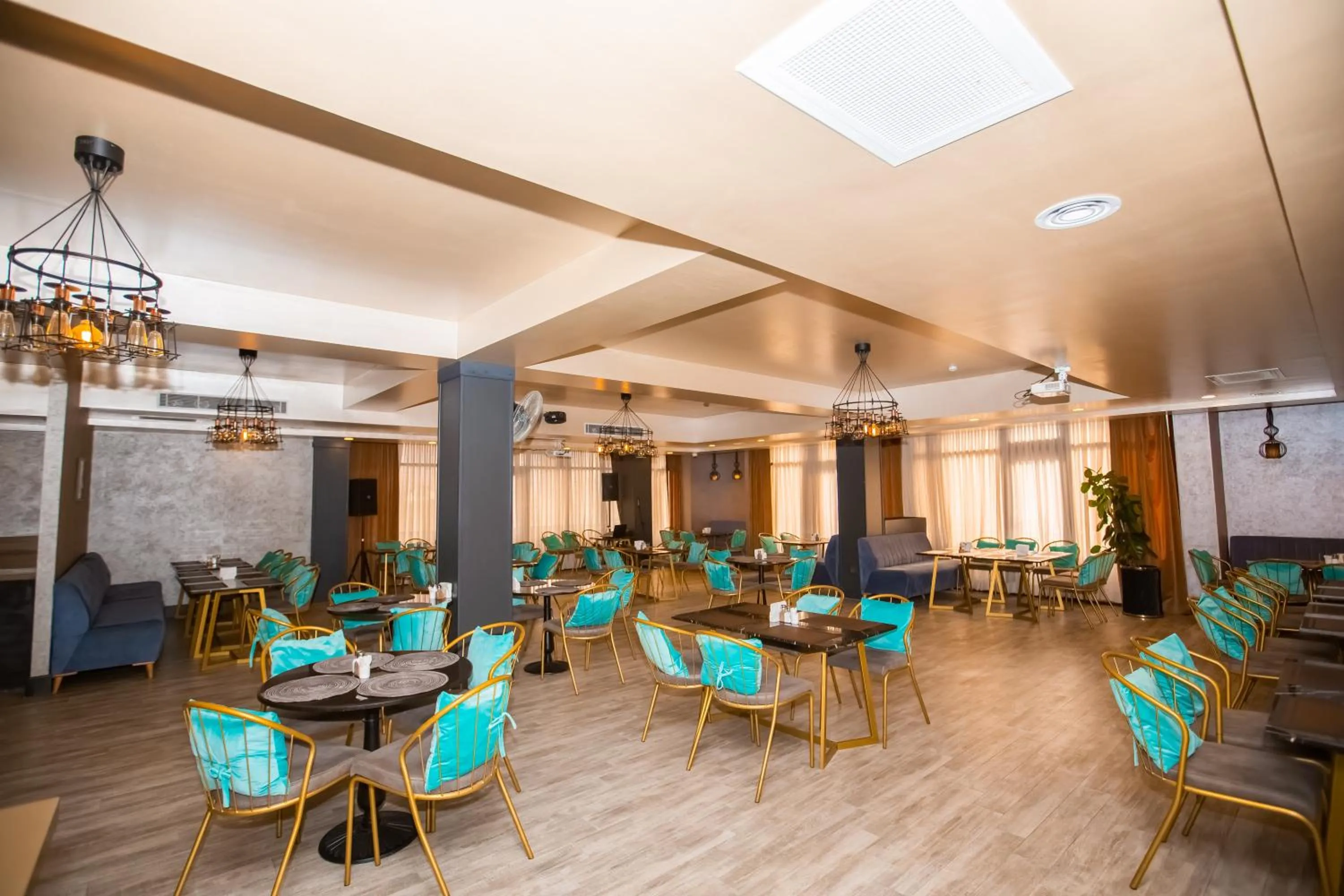 Restaurant/places to eat in Premium Park Hotel