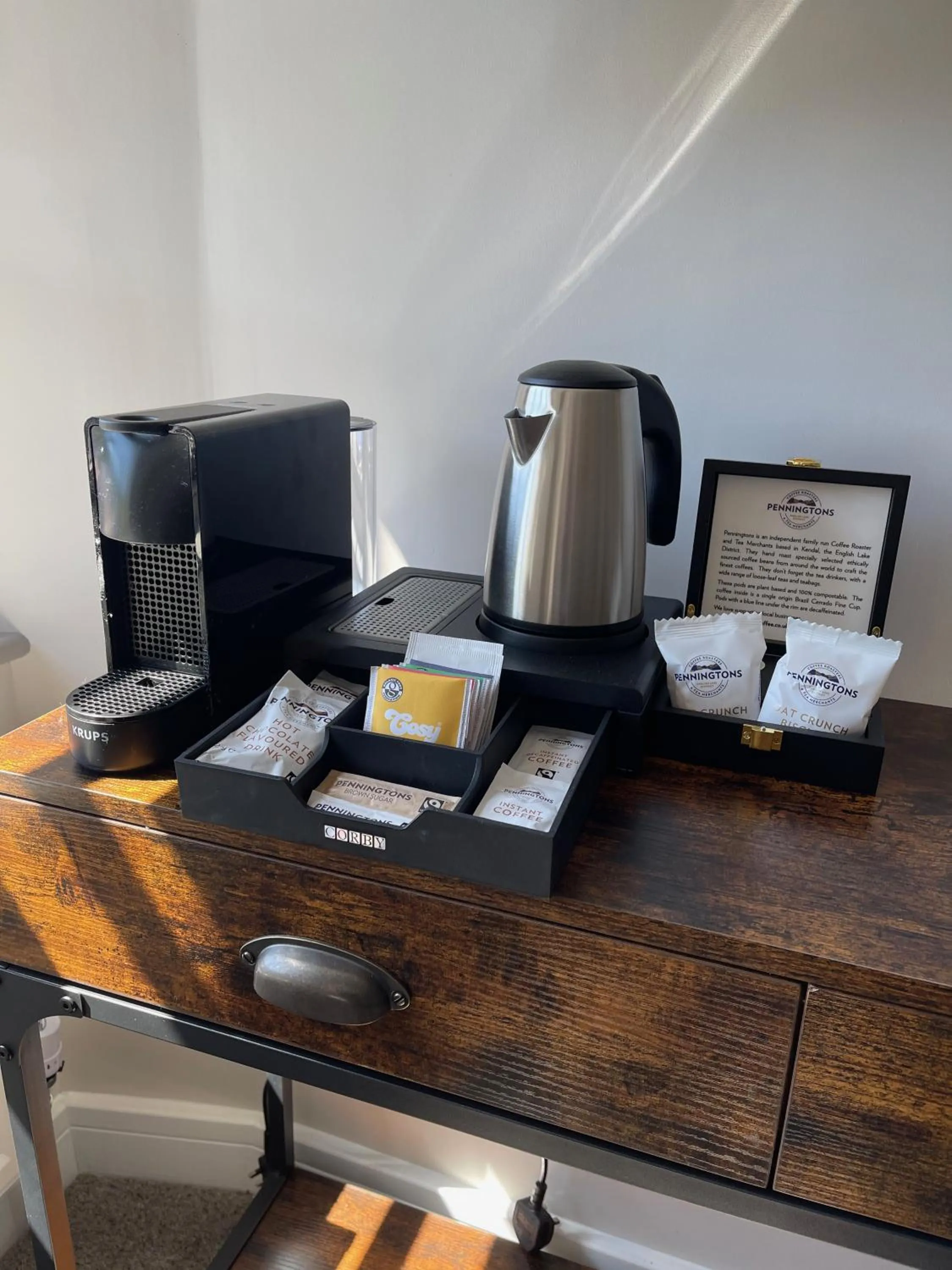 Coffee/tea facilities in The Tavern at Hale