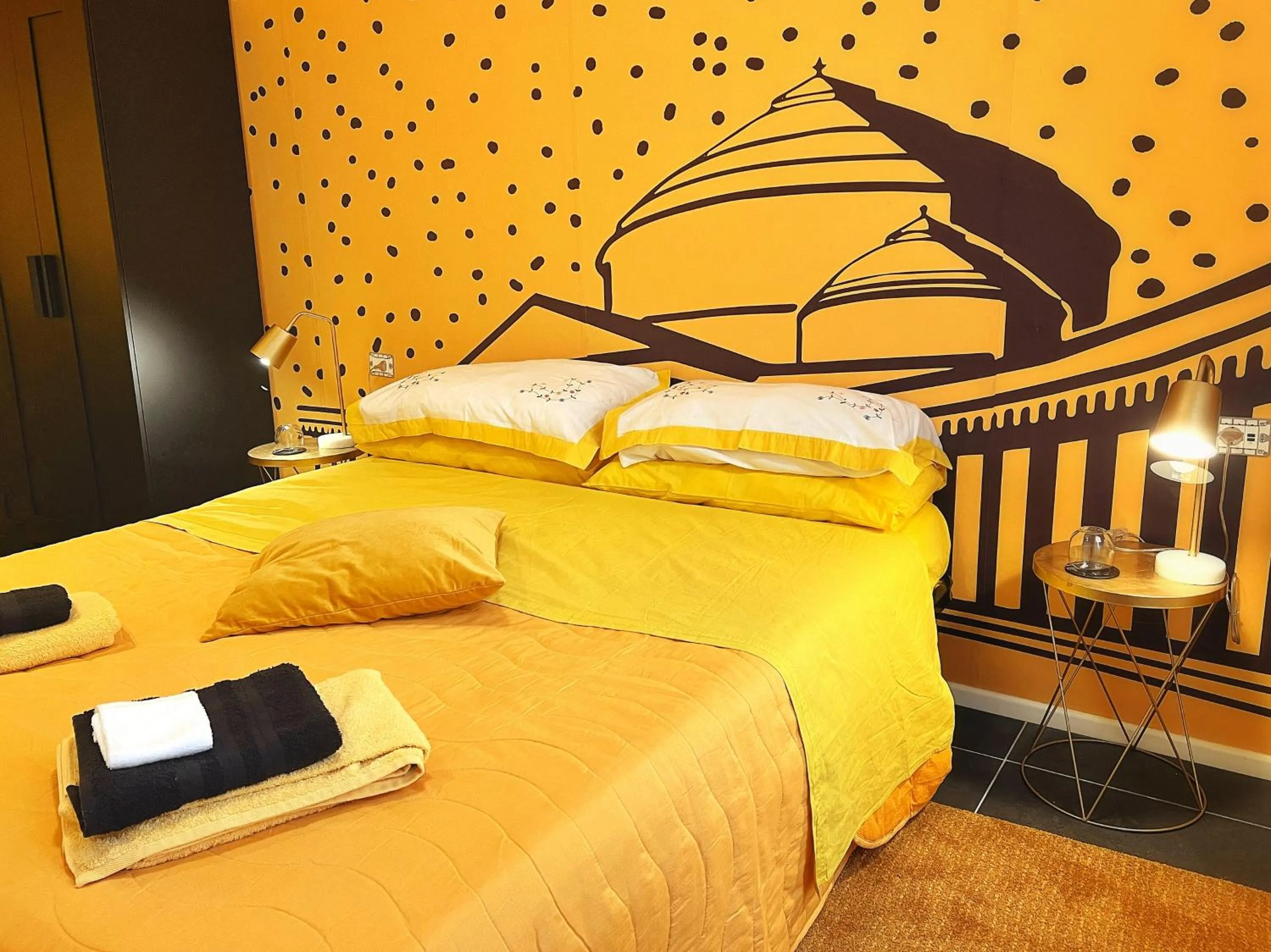 Bedroom, Bed in LH51 Rooms