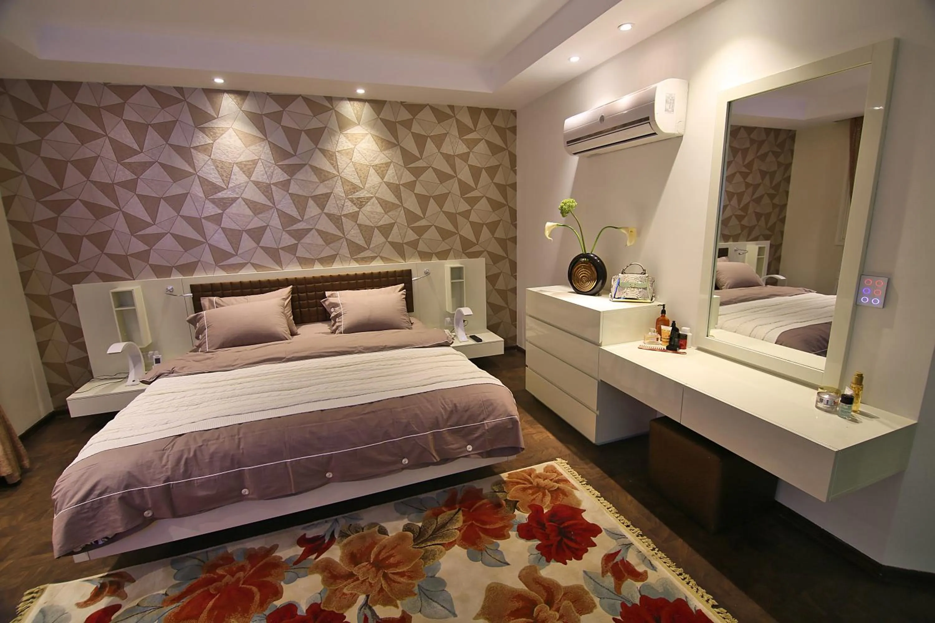 Bedroom, Bed in AlAshrafia Smart Residence