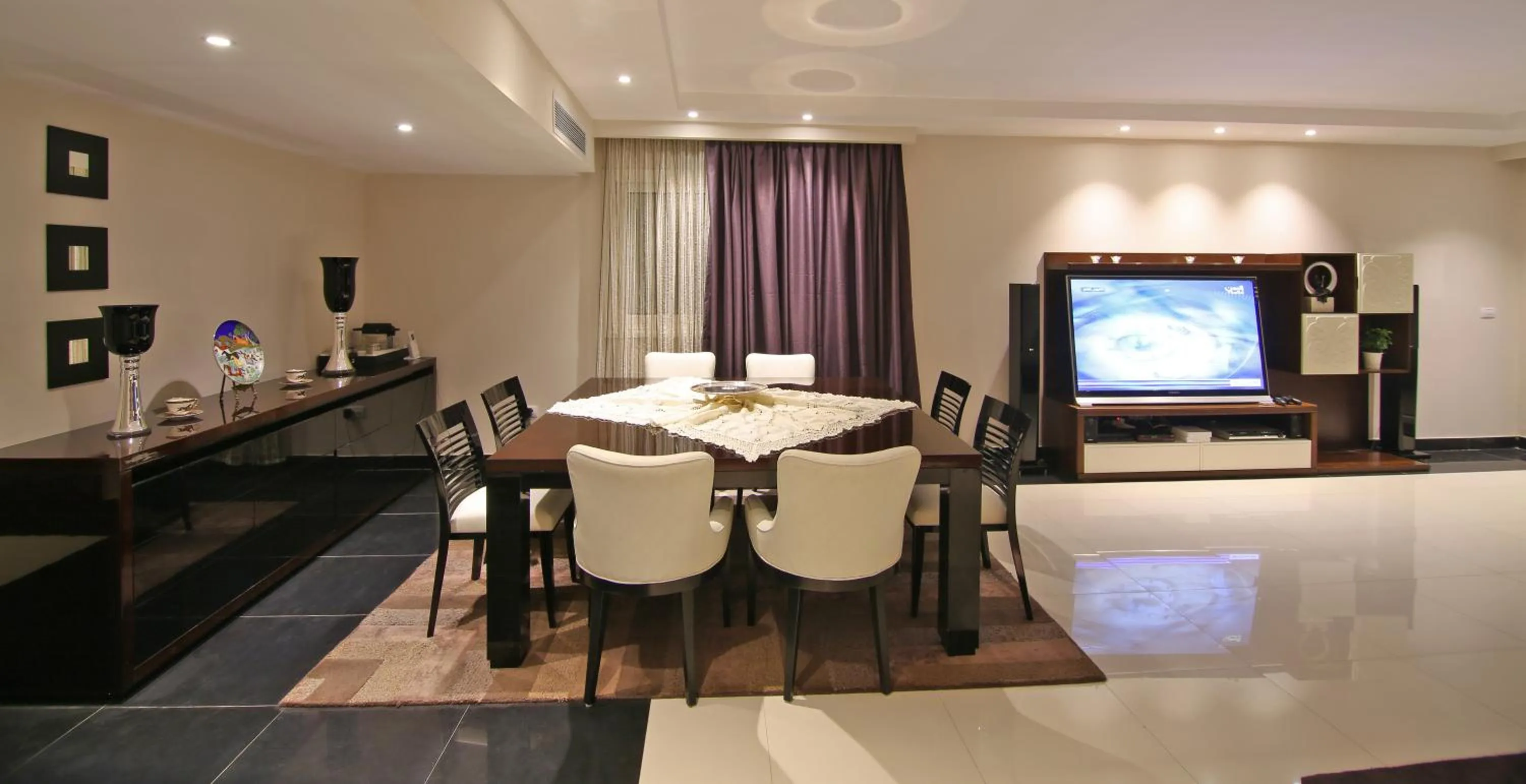 Dining area in AlAshrafia Smart Residence