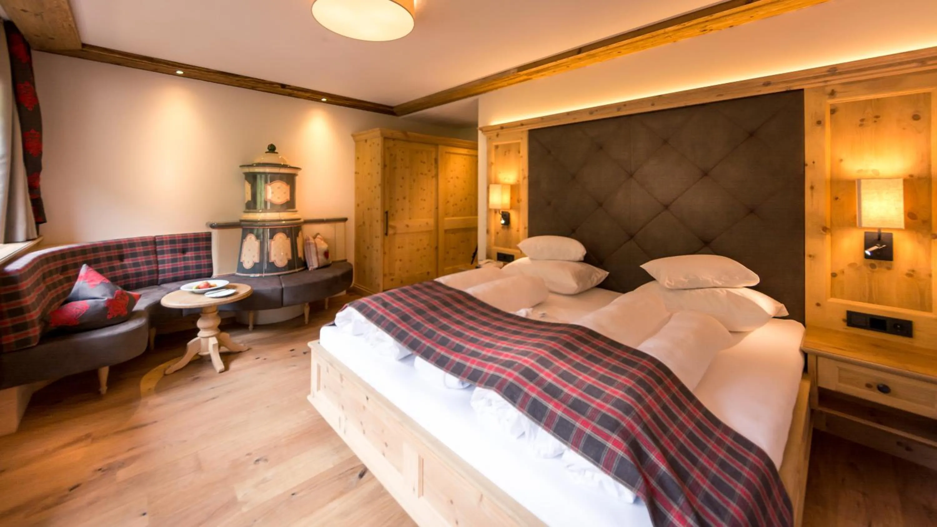 Photo of the whole room, Bed in Verwöhnhotel Kristall