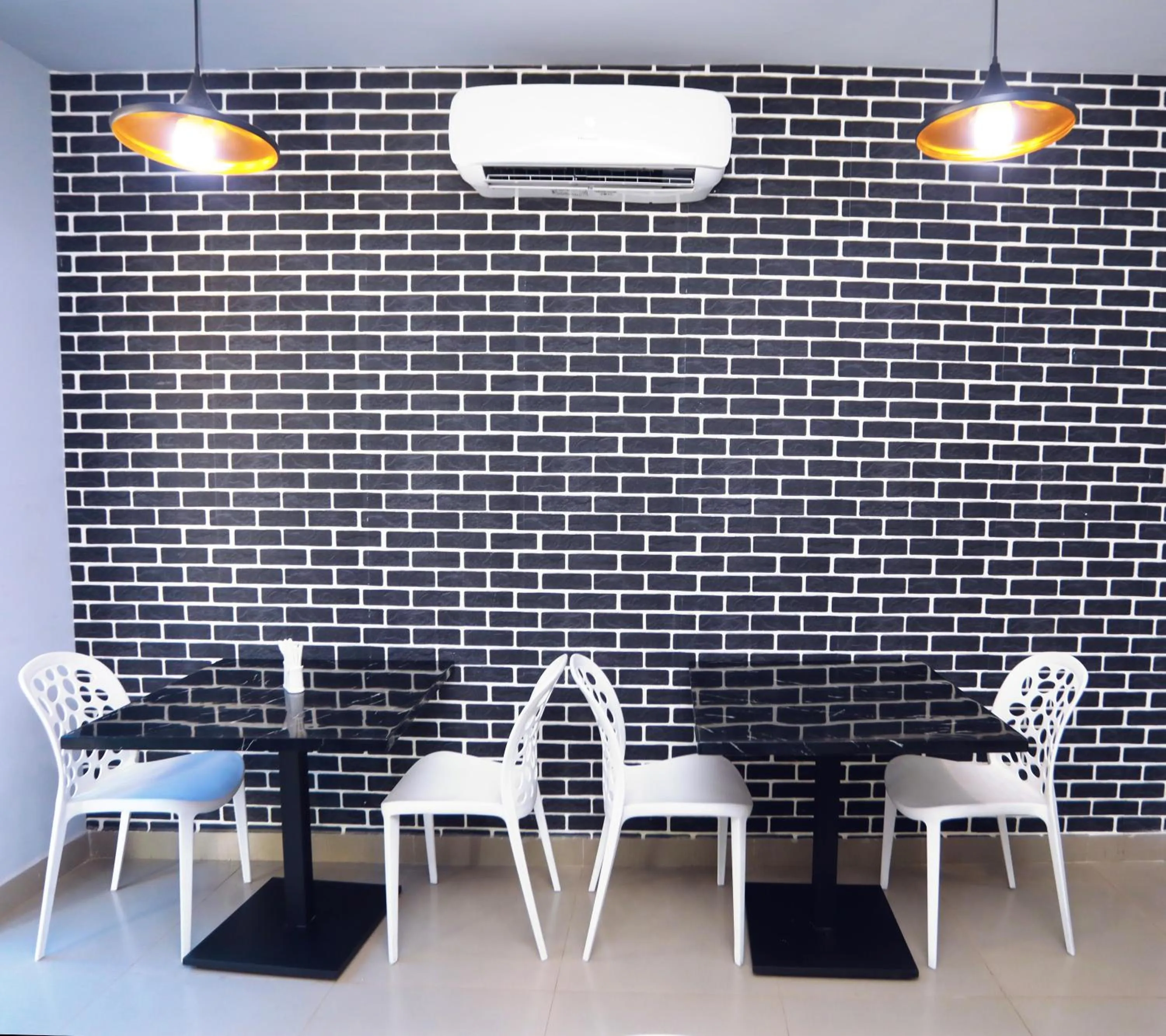 Restaurant/places to eat in Riviera Suites