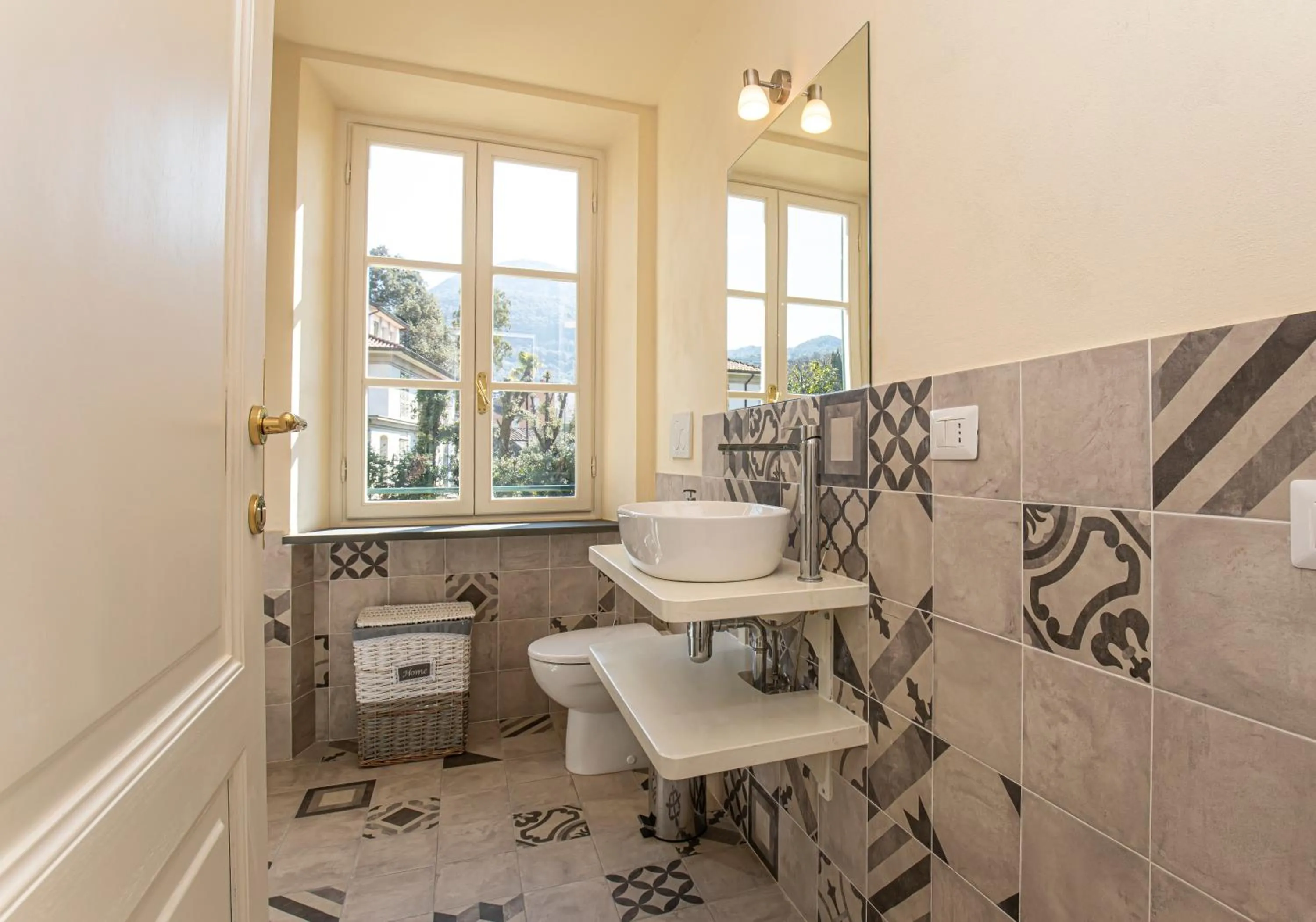 Bathroom in Garden Relays Villa Rosy